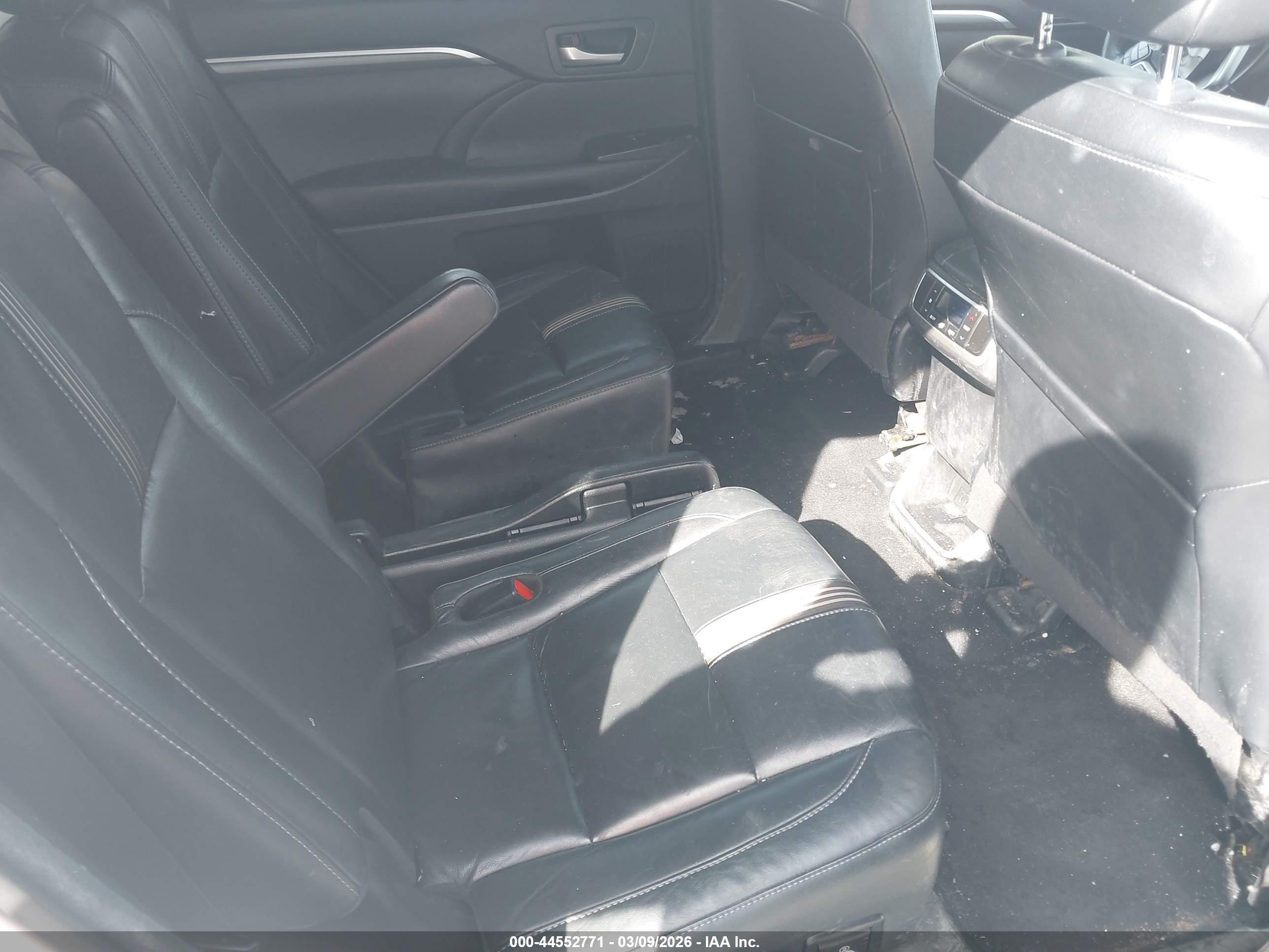 TOYOTA HIGHLANDER image 8