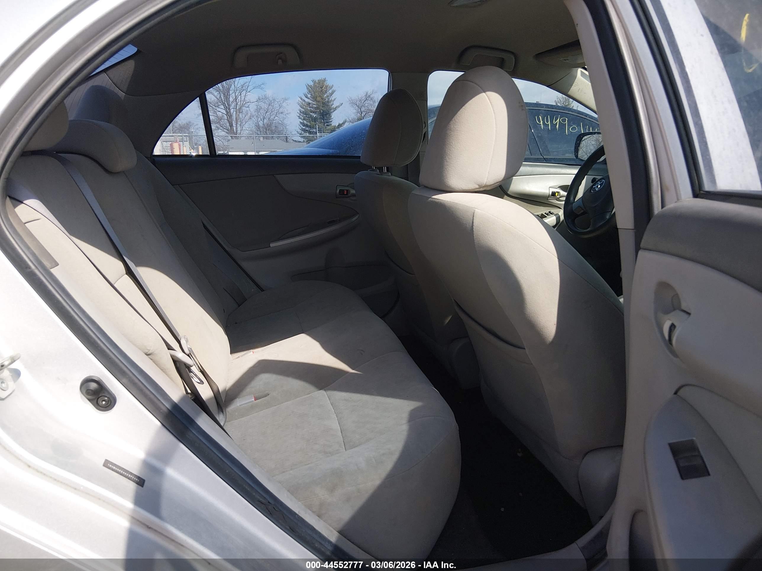 TOYOTA COROLLA image 8