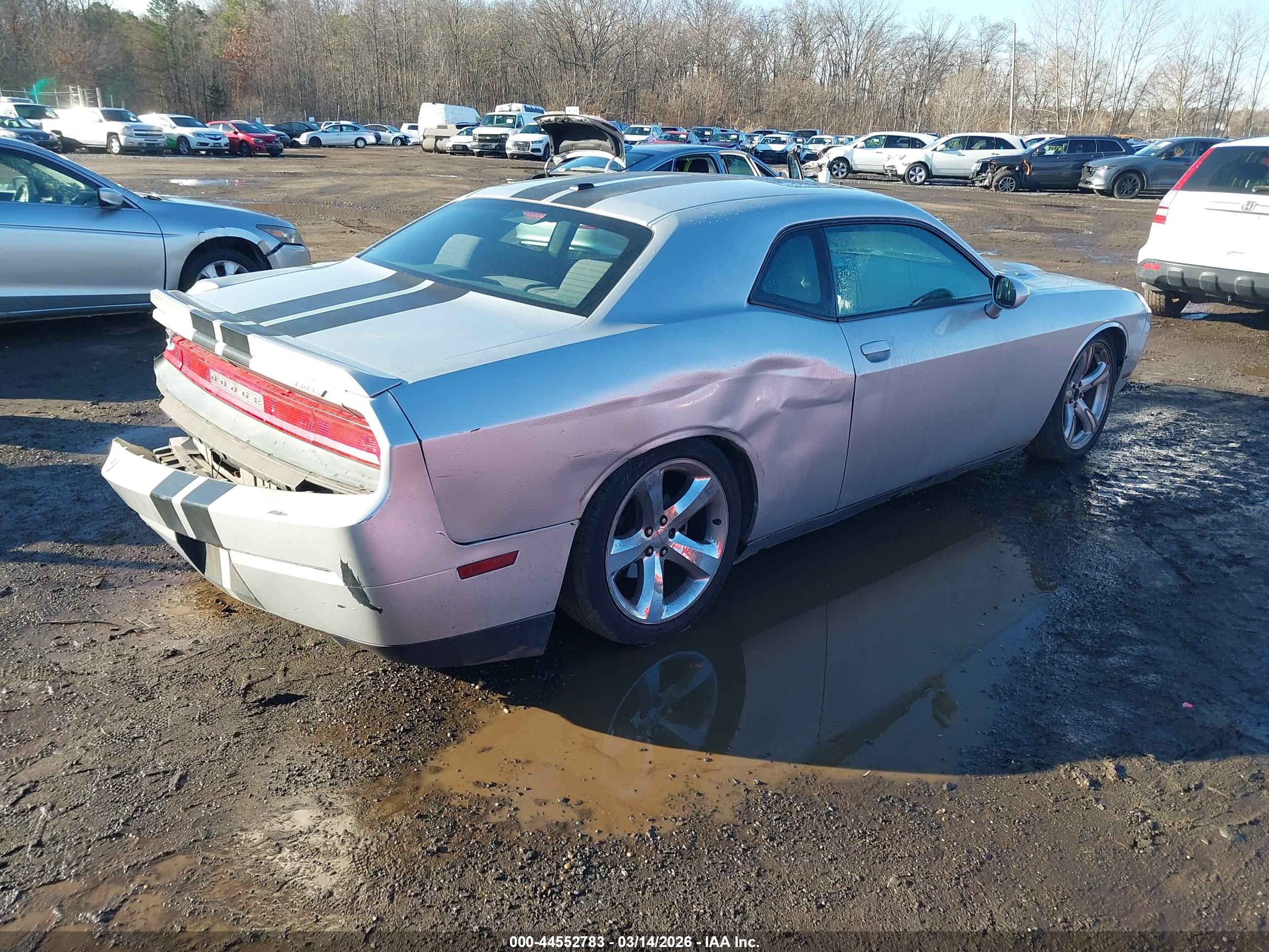 DODGE CHALLENGER image 4