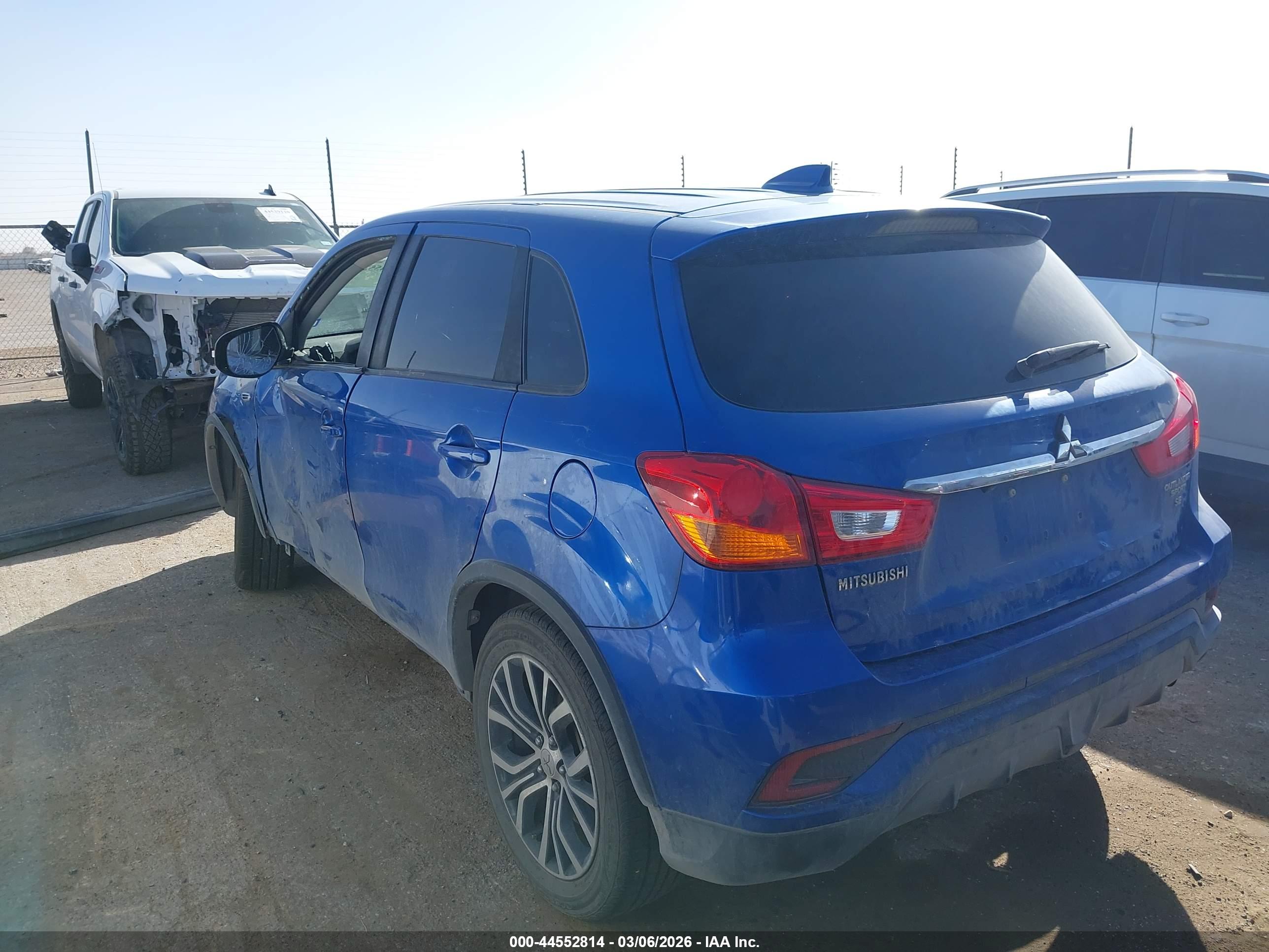 MITSUBISHI OUTLANDER image 3