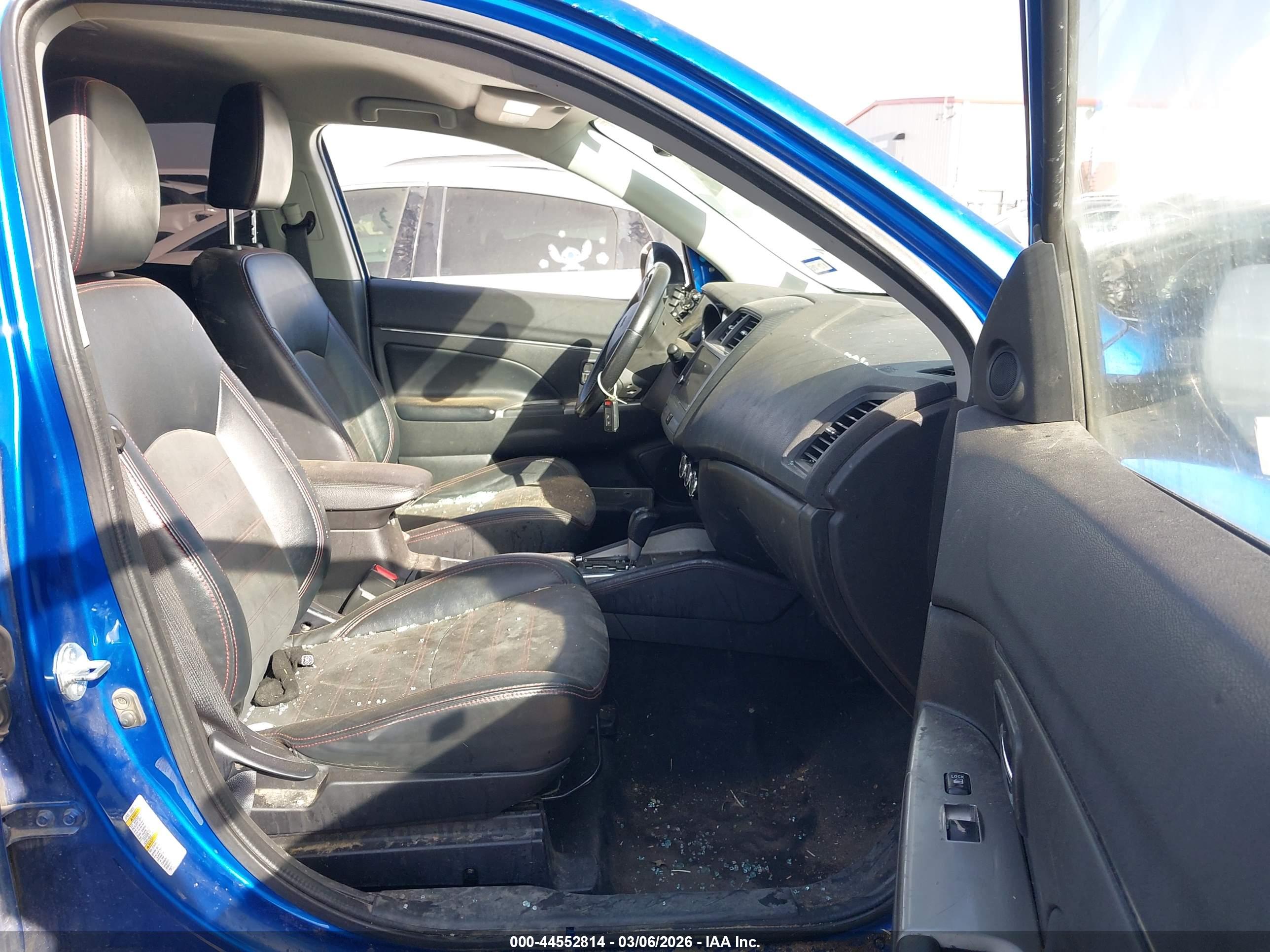 MITSUBISHI OUTLANDER image 5