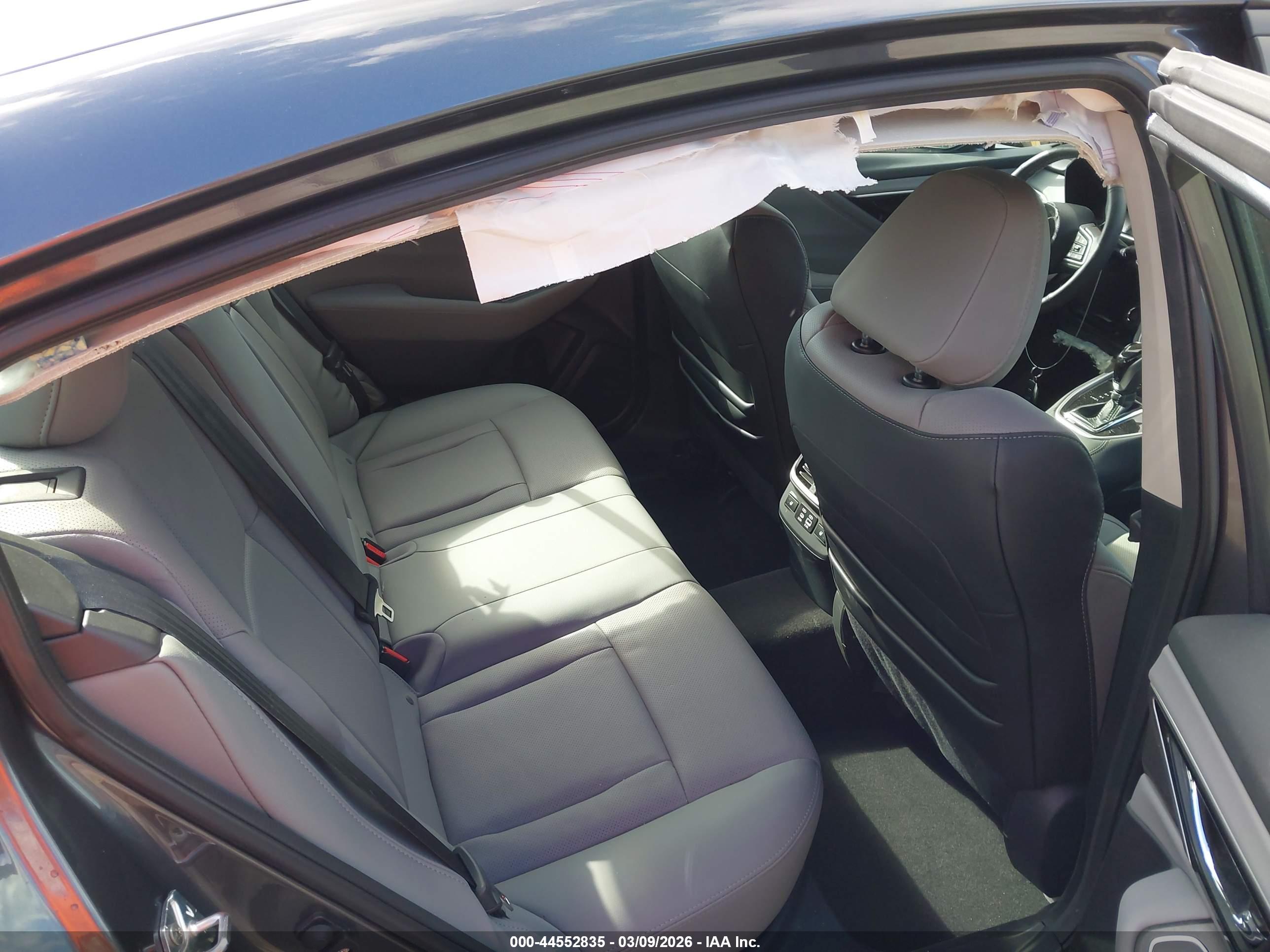 SUBARU LEGACY image 8