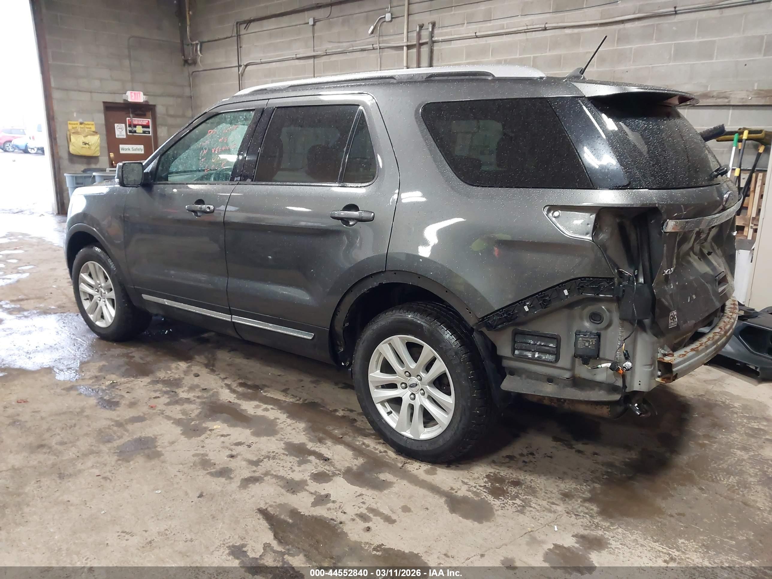 FORD EXPLORER image 3