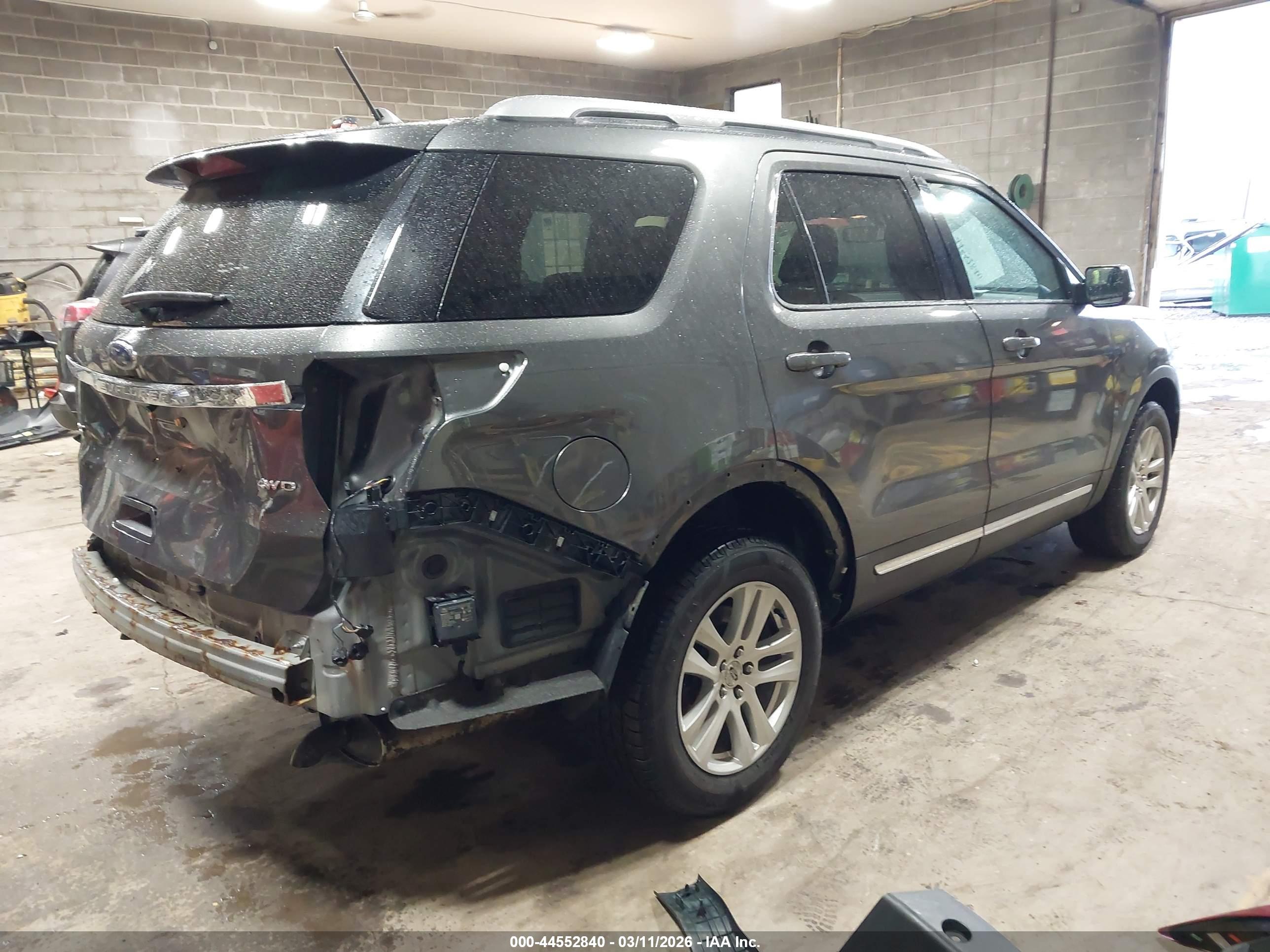 FORD EXPLORER image 4