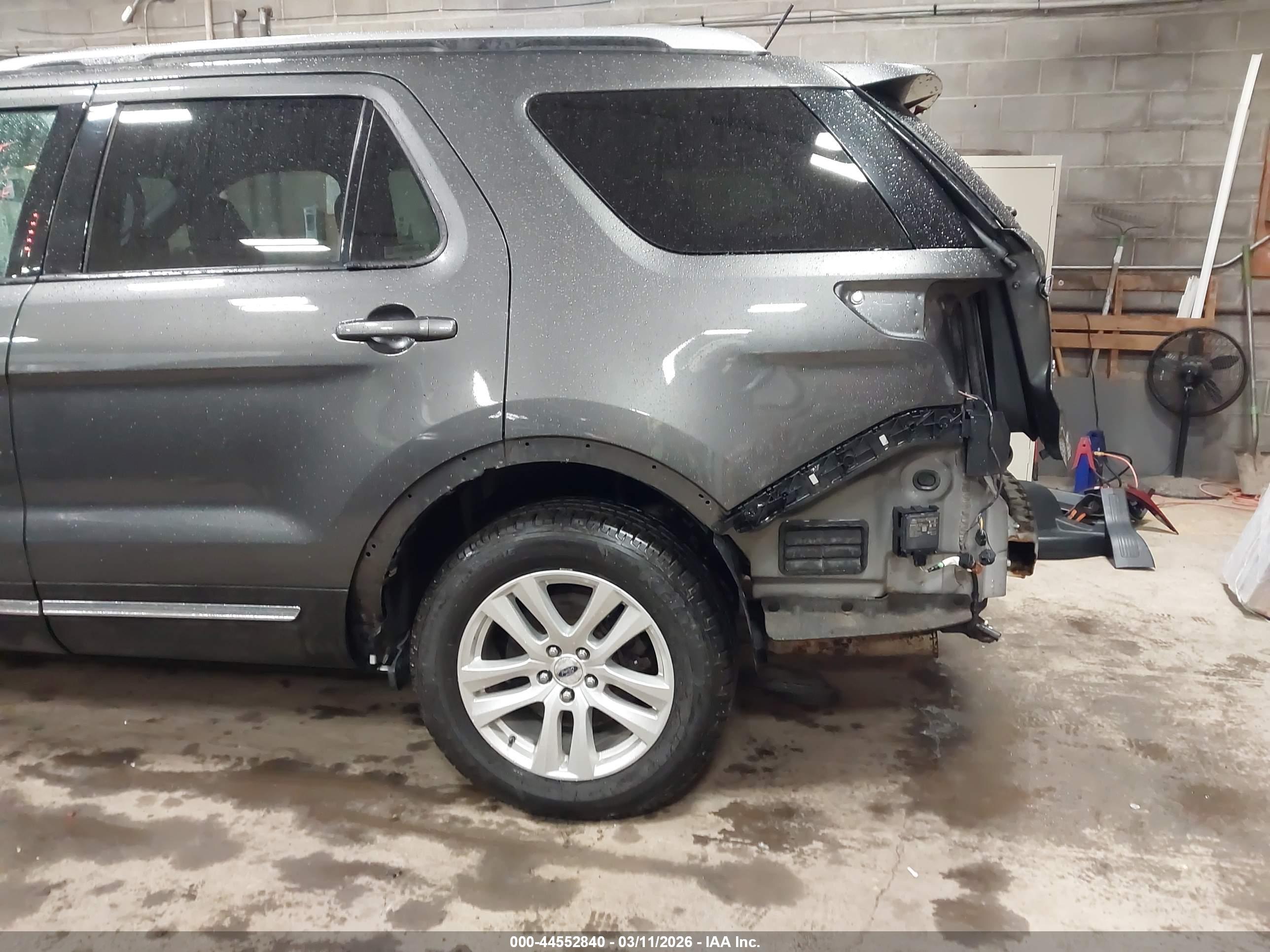 FORD EXPLORER image 6