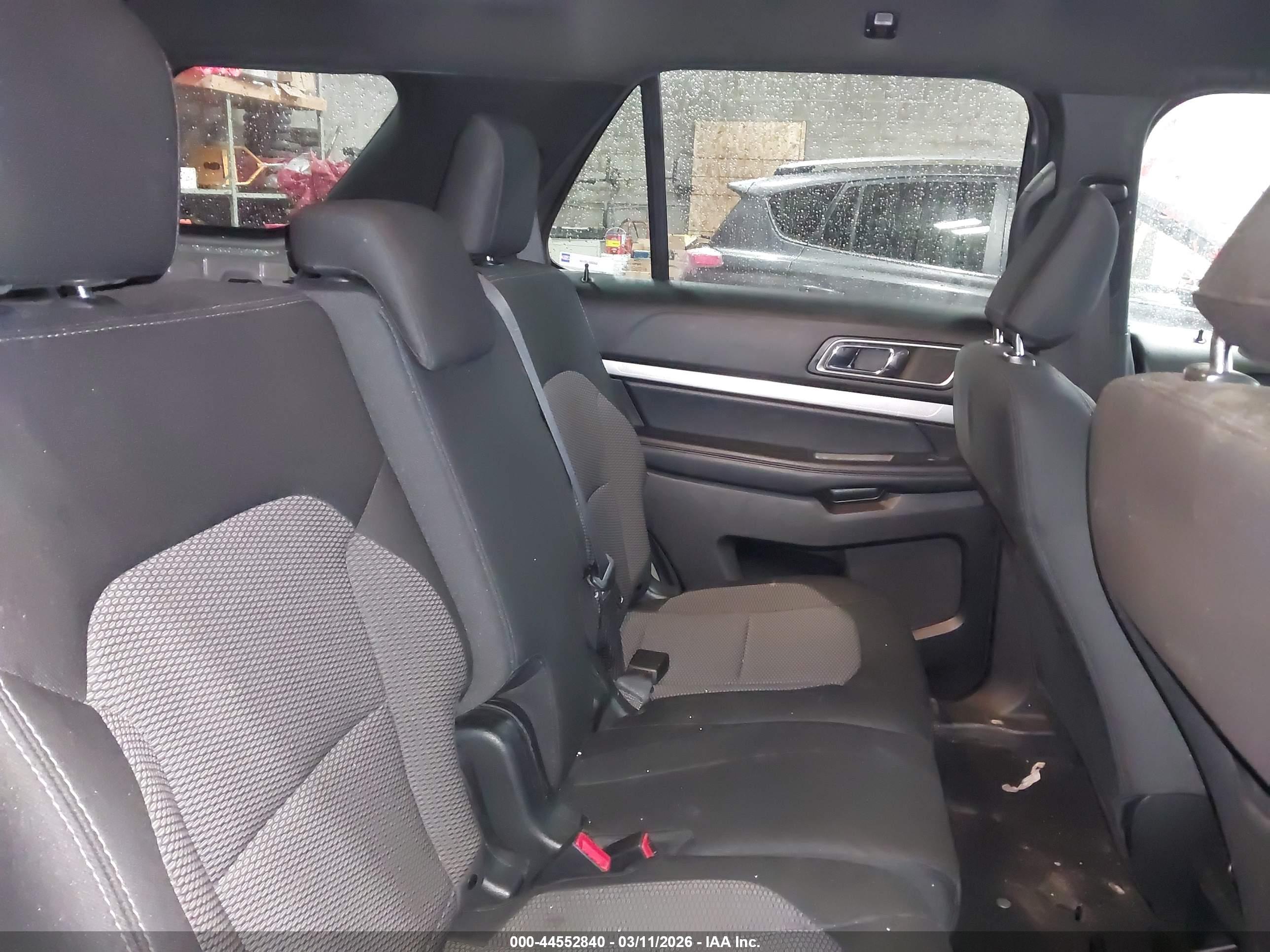 FORD EXPLORER image 8
