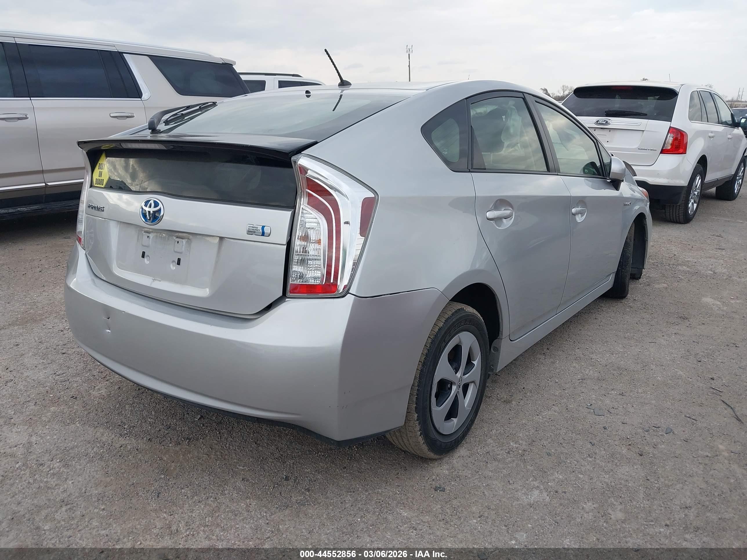 TOYOTA PRIUS image 4