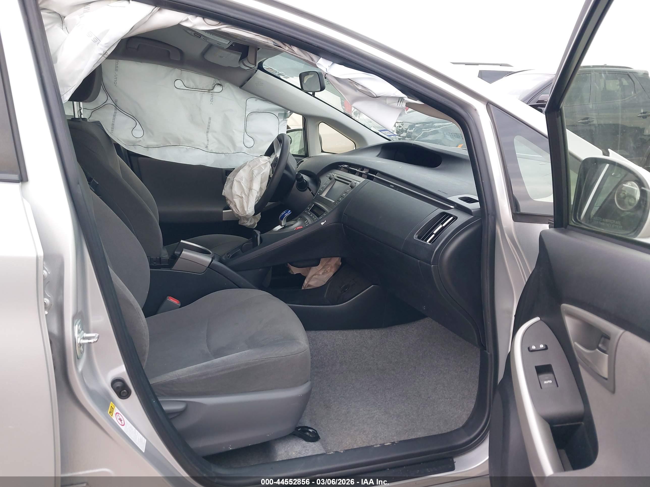 TOYOTA PRIUS image 5