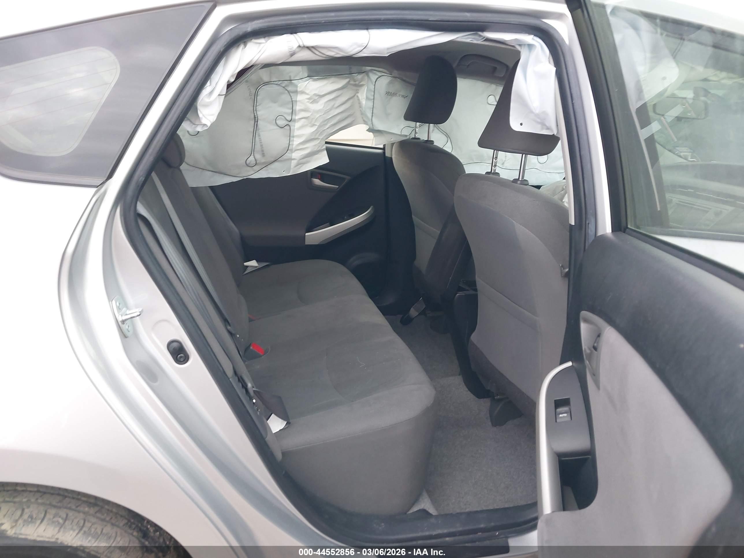 TOYOTA PRIUS image 8