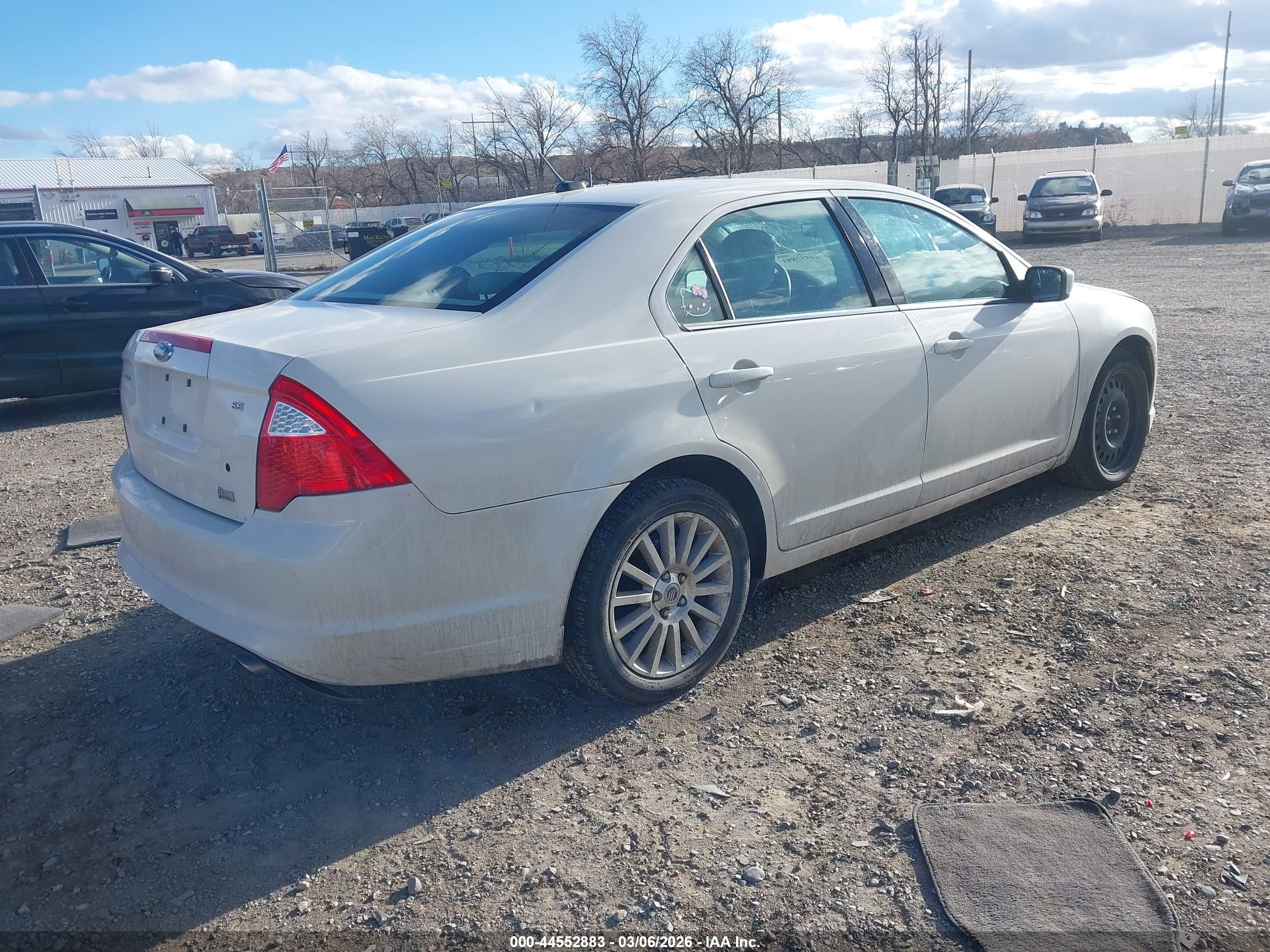 FORD FUSION image 4