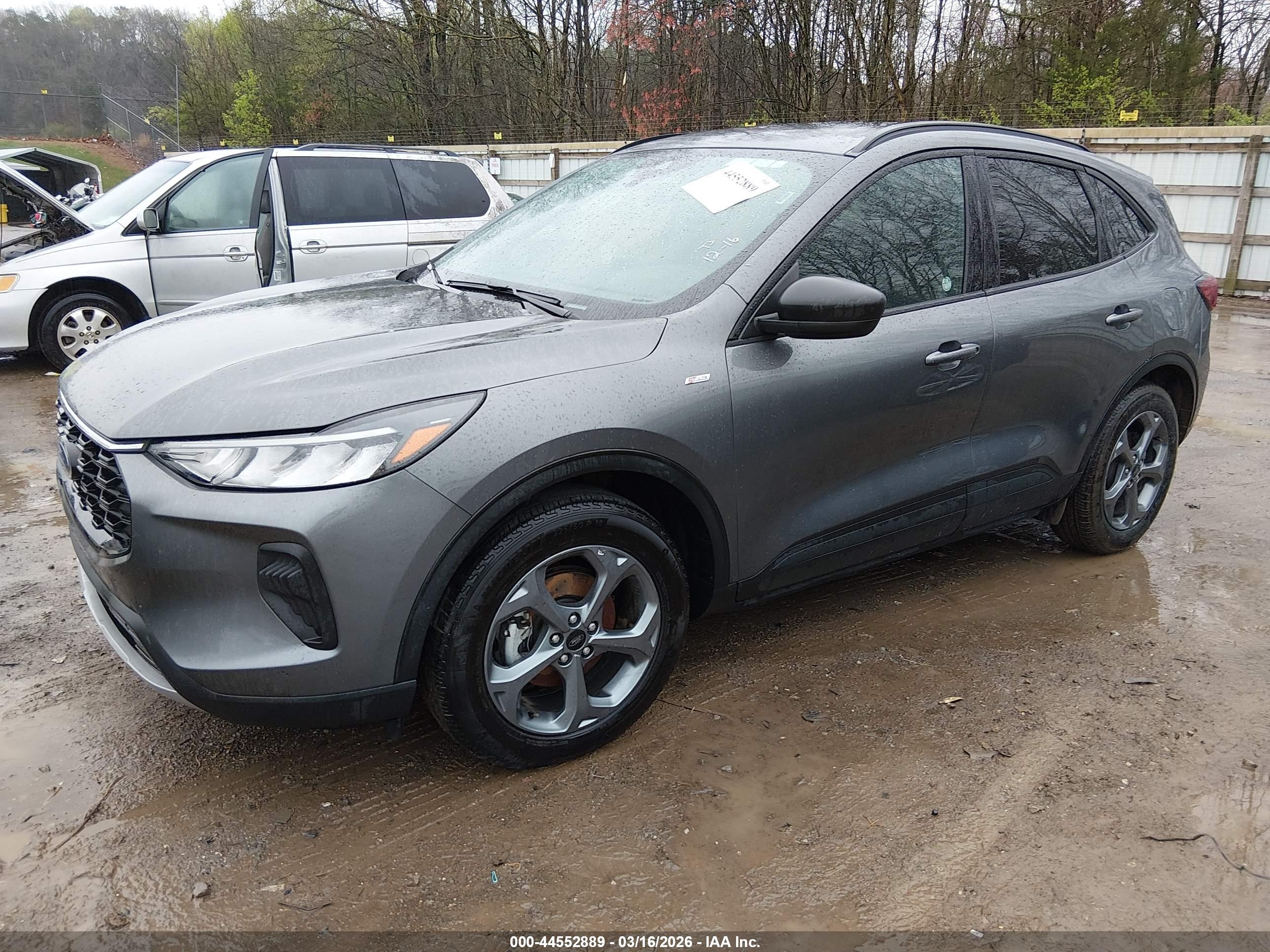 FORD ESCAPE image 2