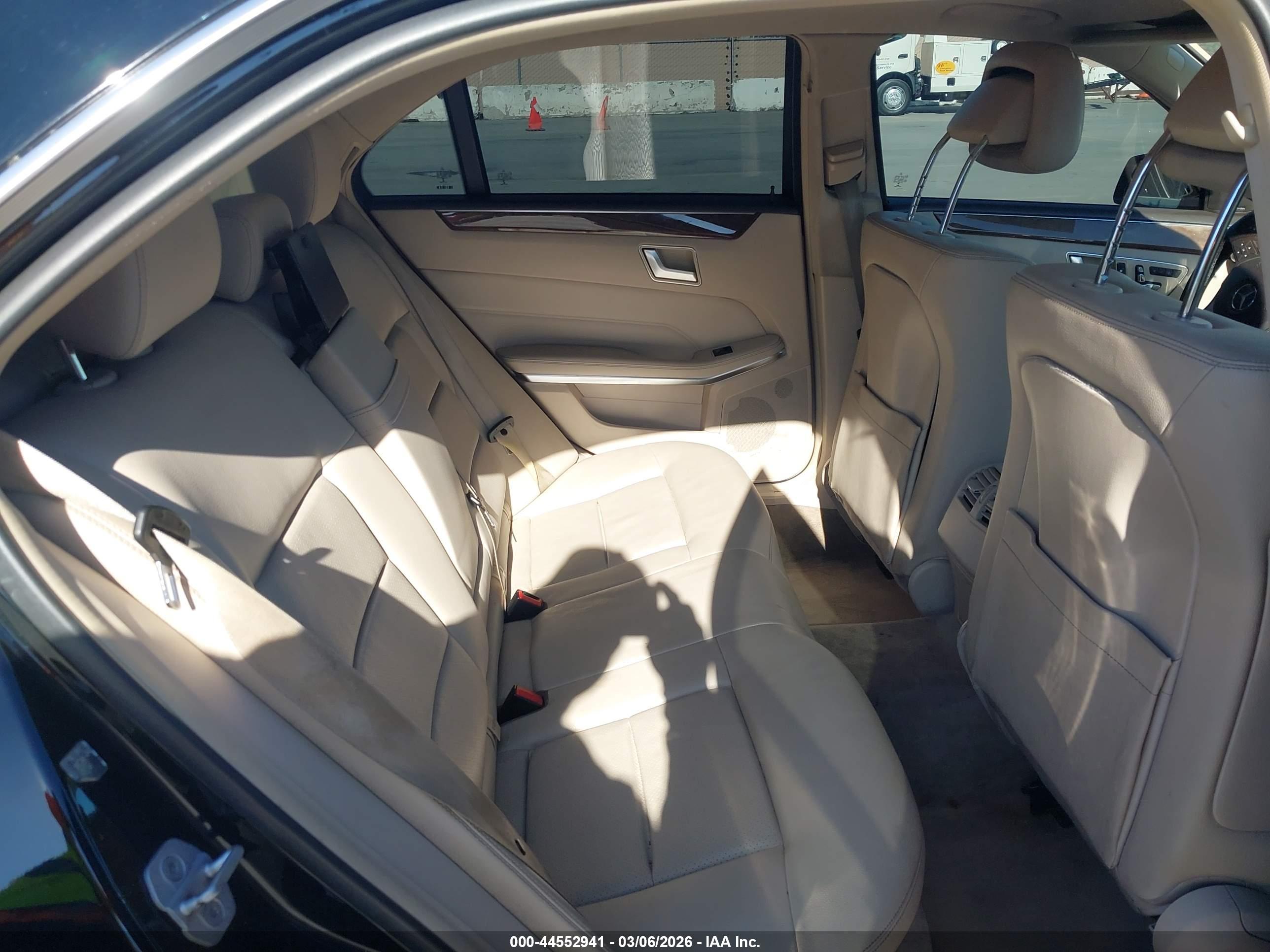 MERCEDES-BENZ E image 8