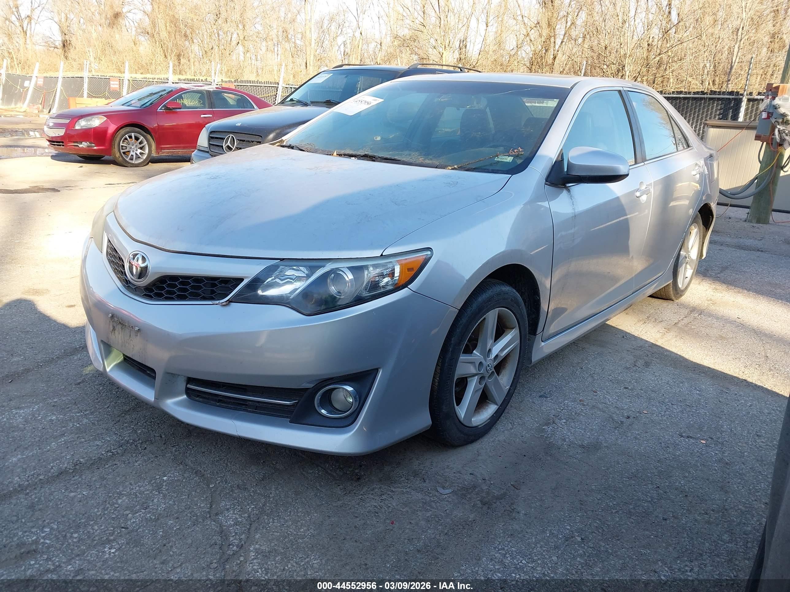 TOYOTA CAMRY image 2