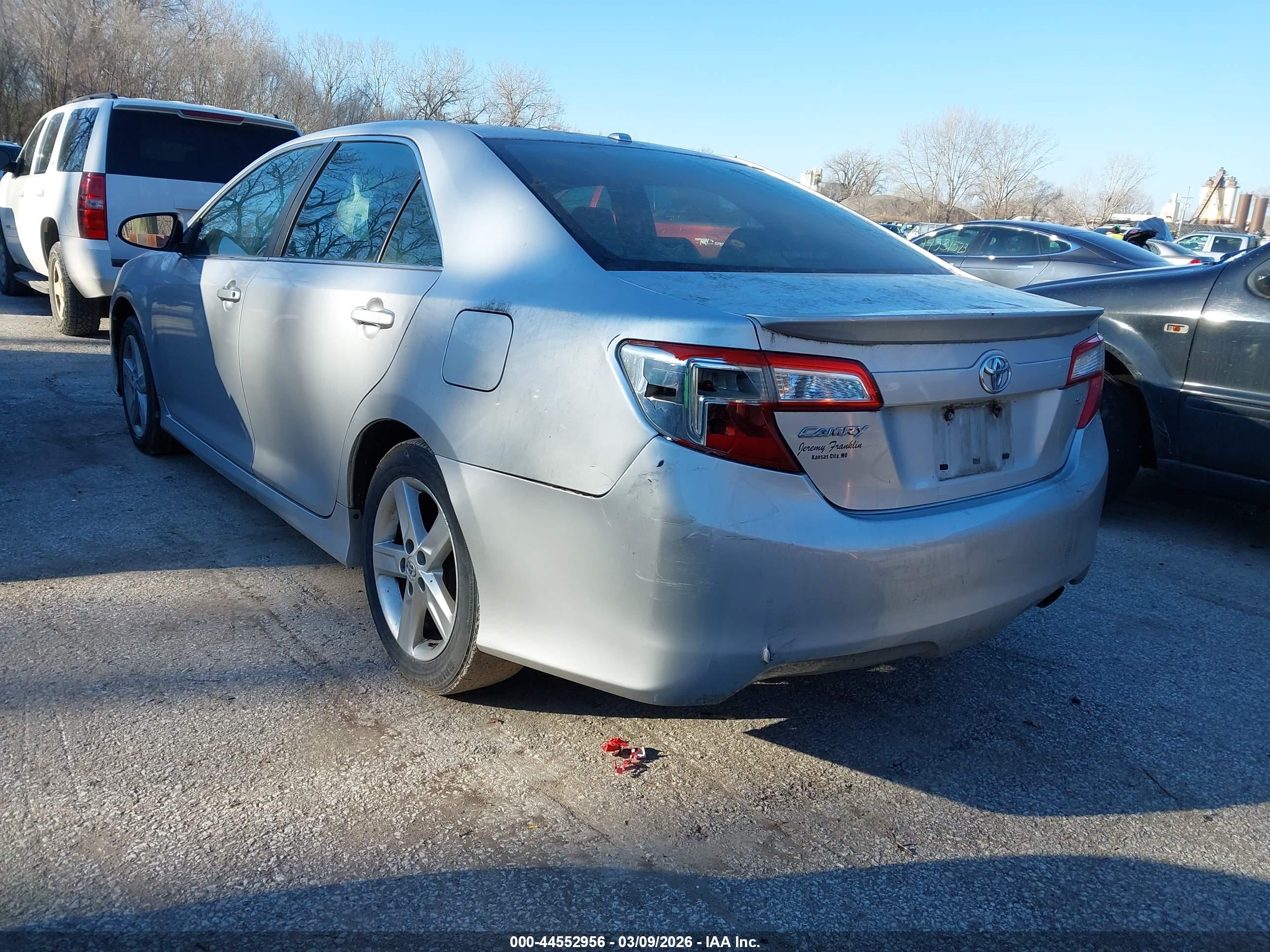 TOYOTA CAMRY image 3