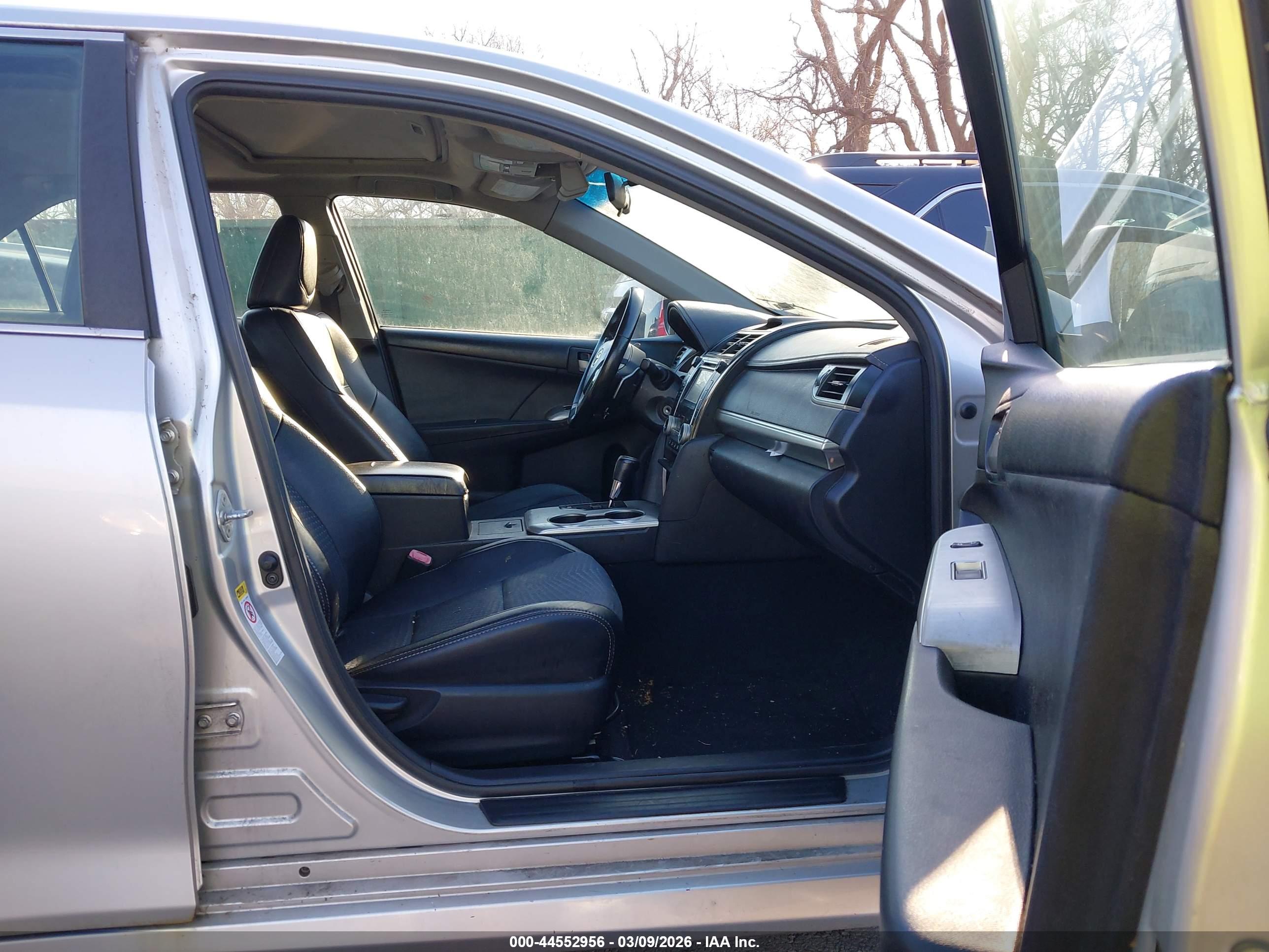 TOYOTA CAMRY image 5
