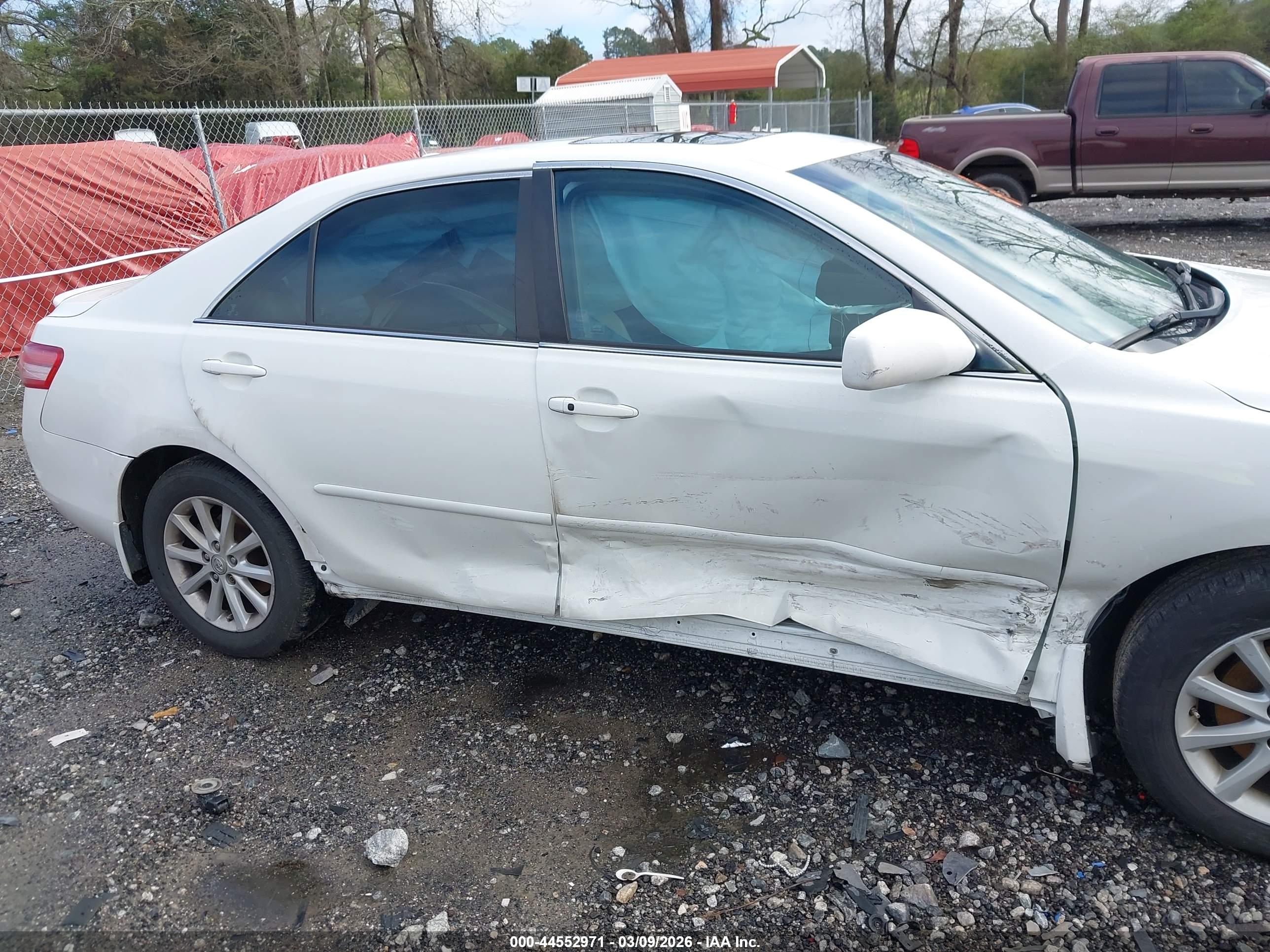 TOYOTA CAMRY image 6