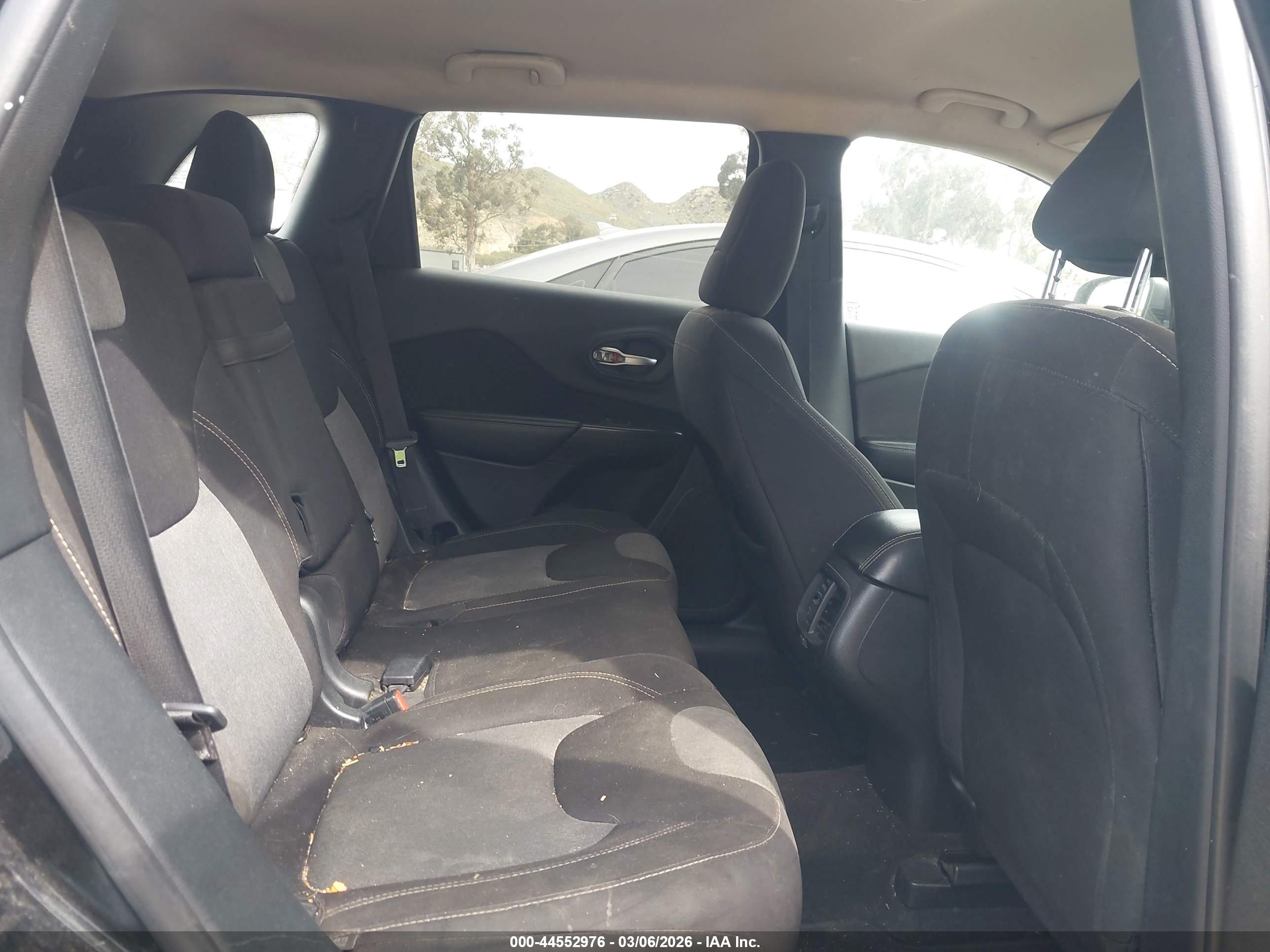 JEEP CHEROKEE image 8