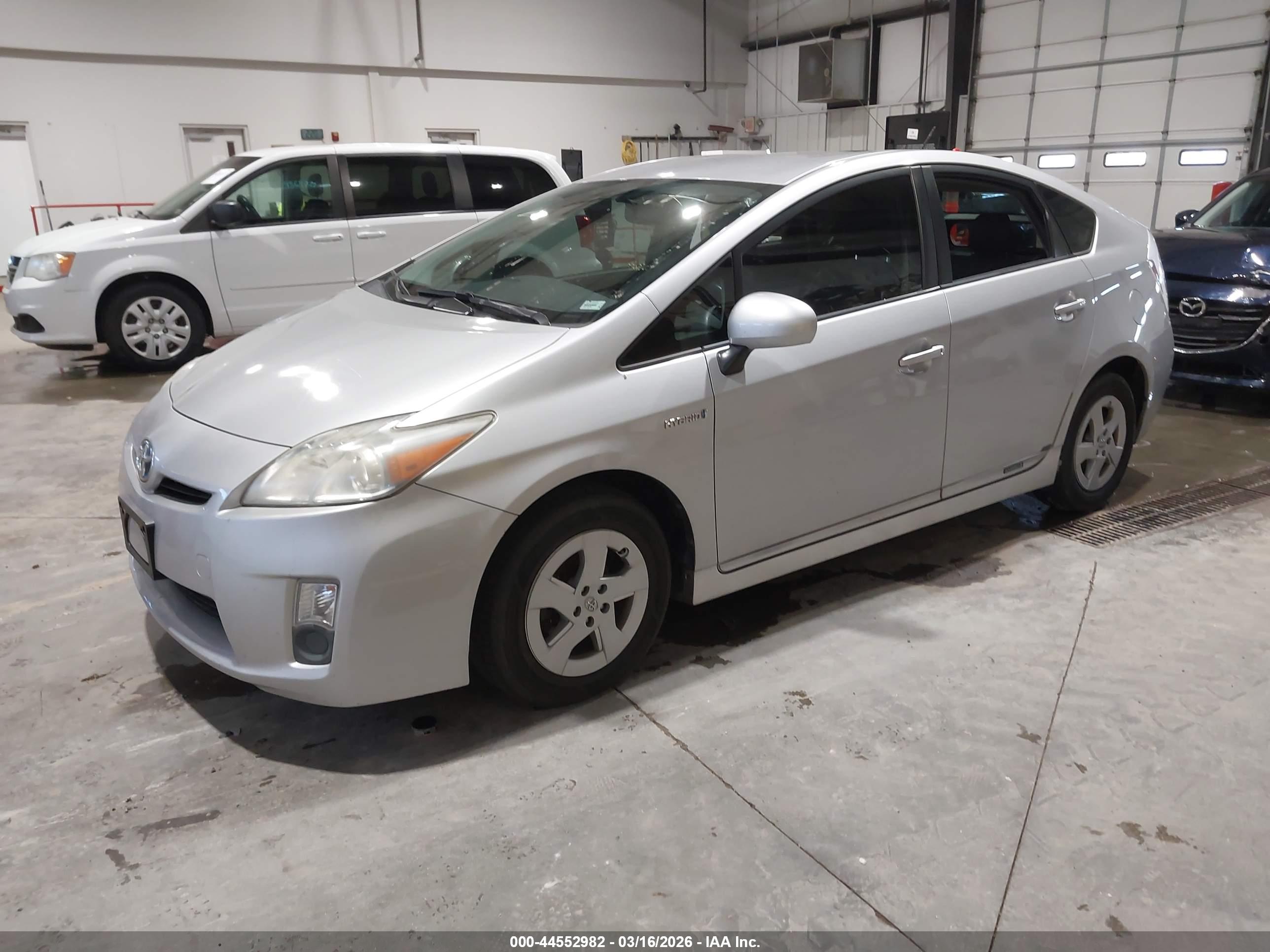 TOYOTA PRIUS image 2