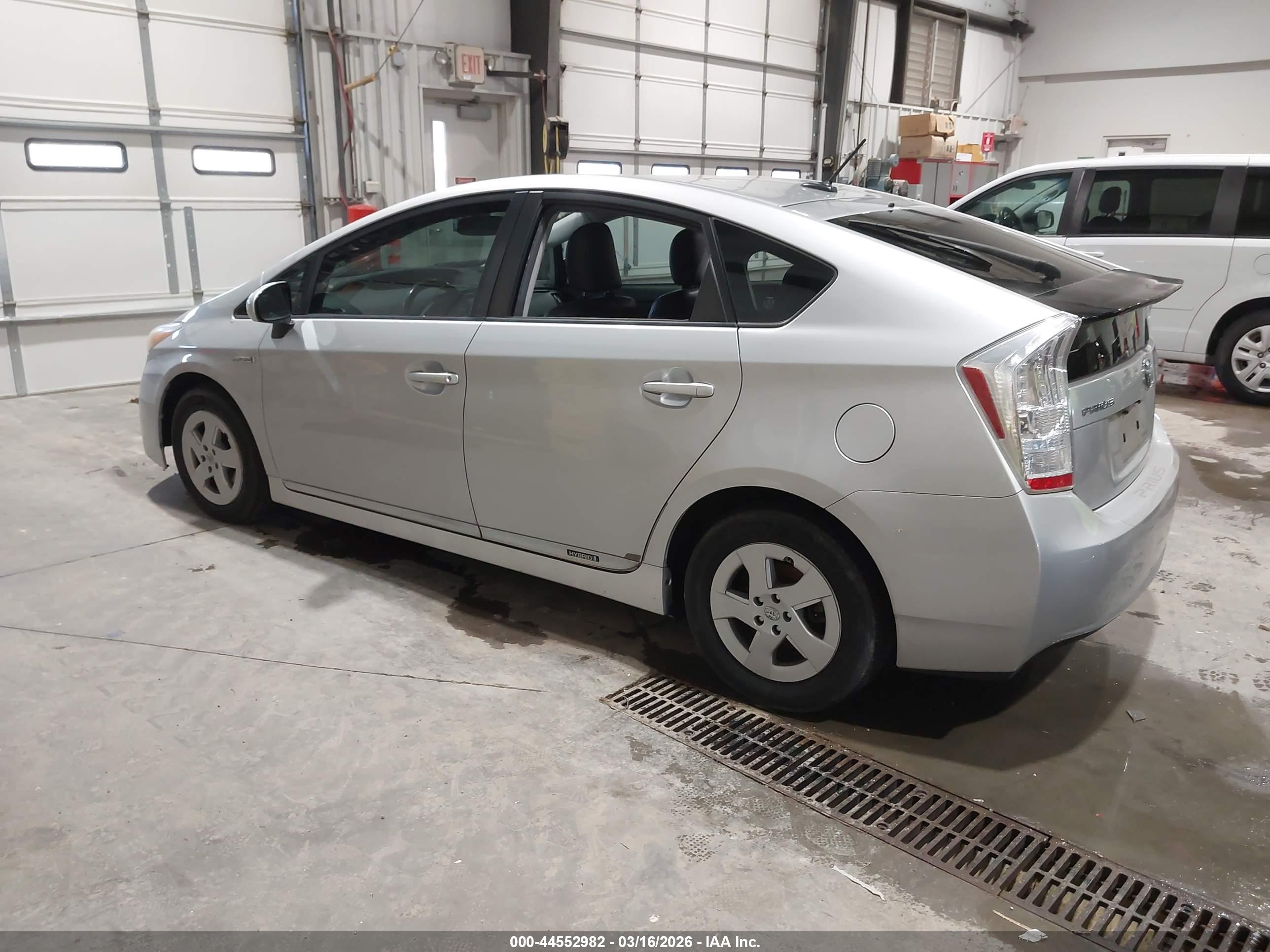 TOYOTA PRIUS image 3