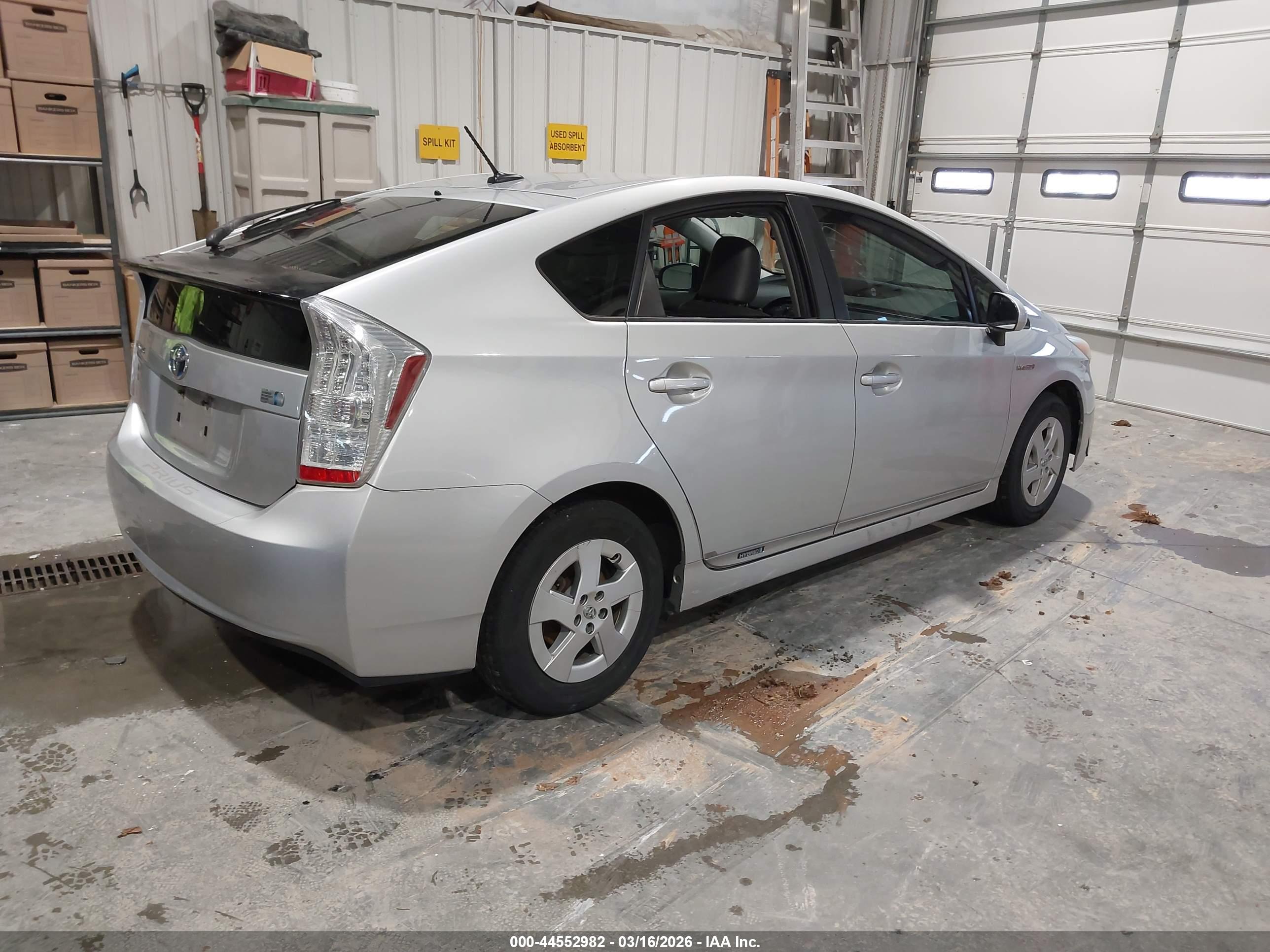 TOYOTA PRIUS image 4