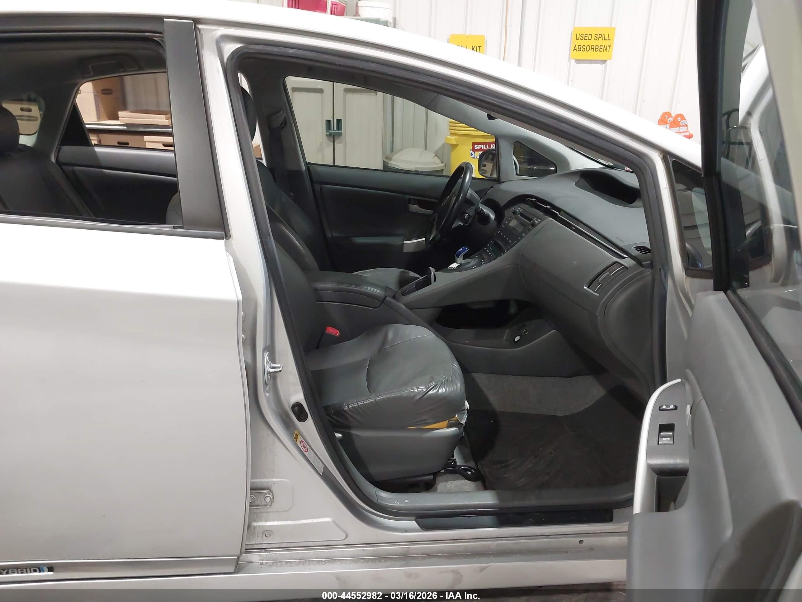 TOYOTA PRIUS image 5