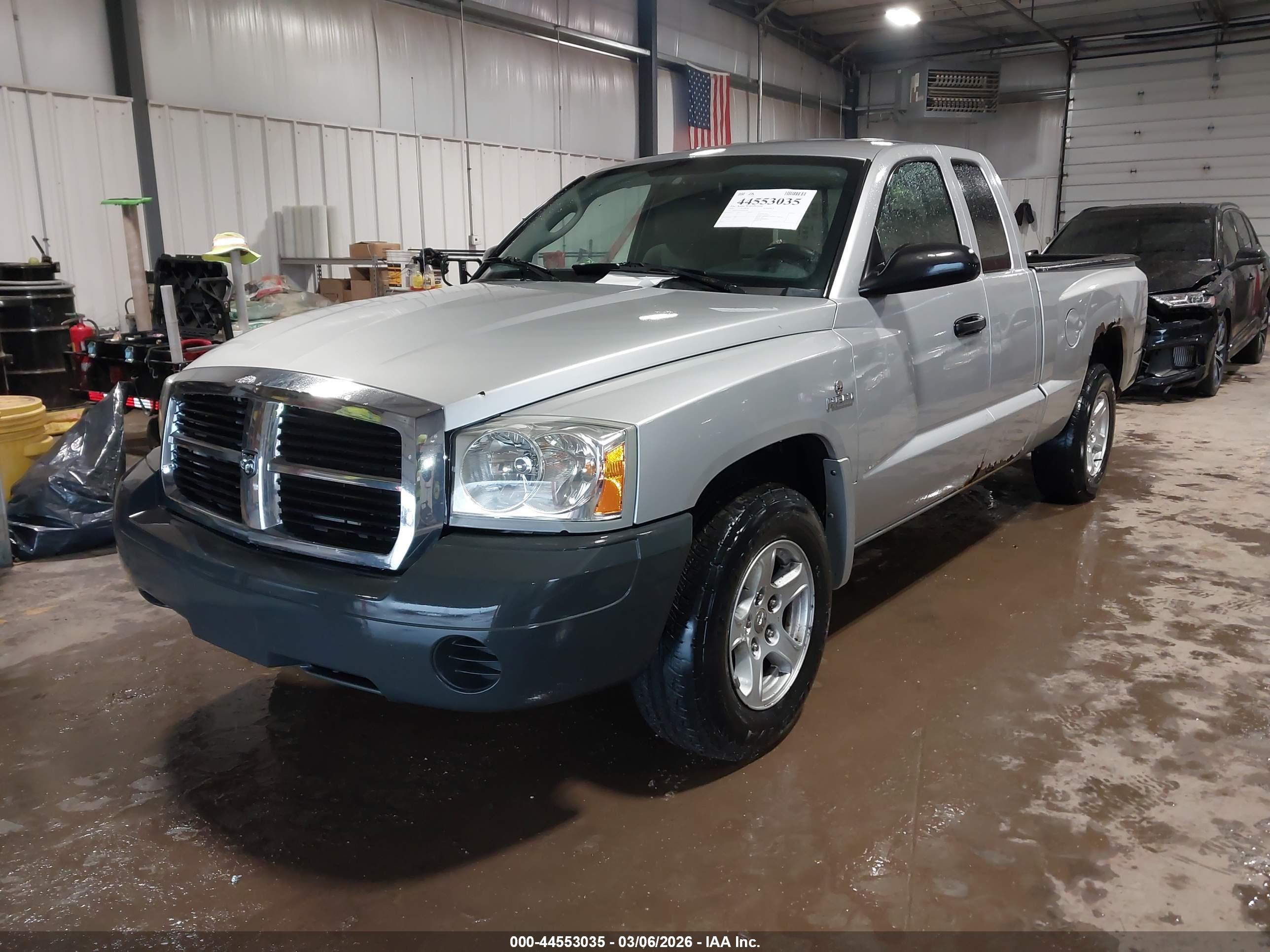 DODGE DAKOTA image 2