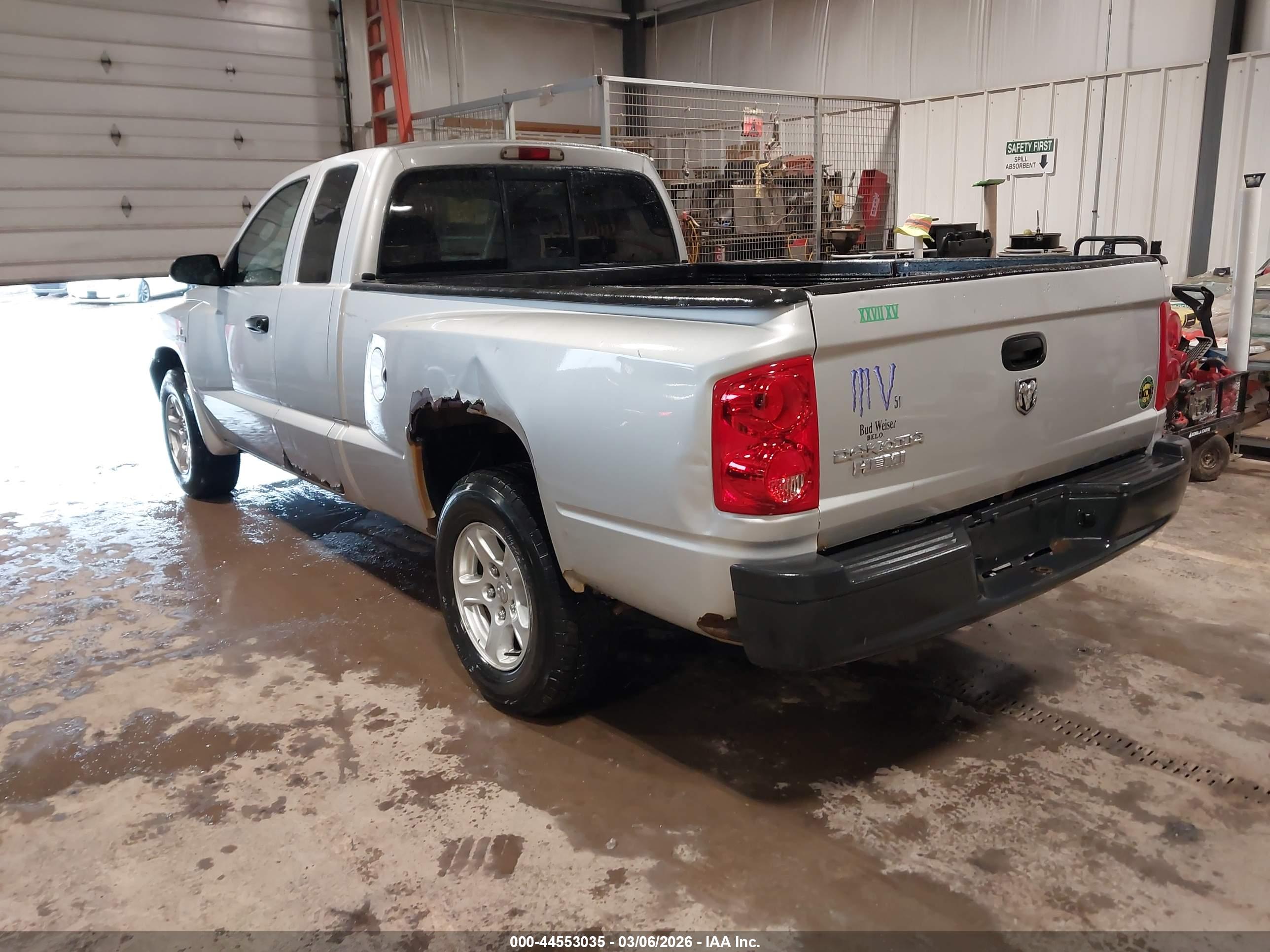 DODGE DAKOTA image 3