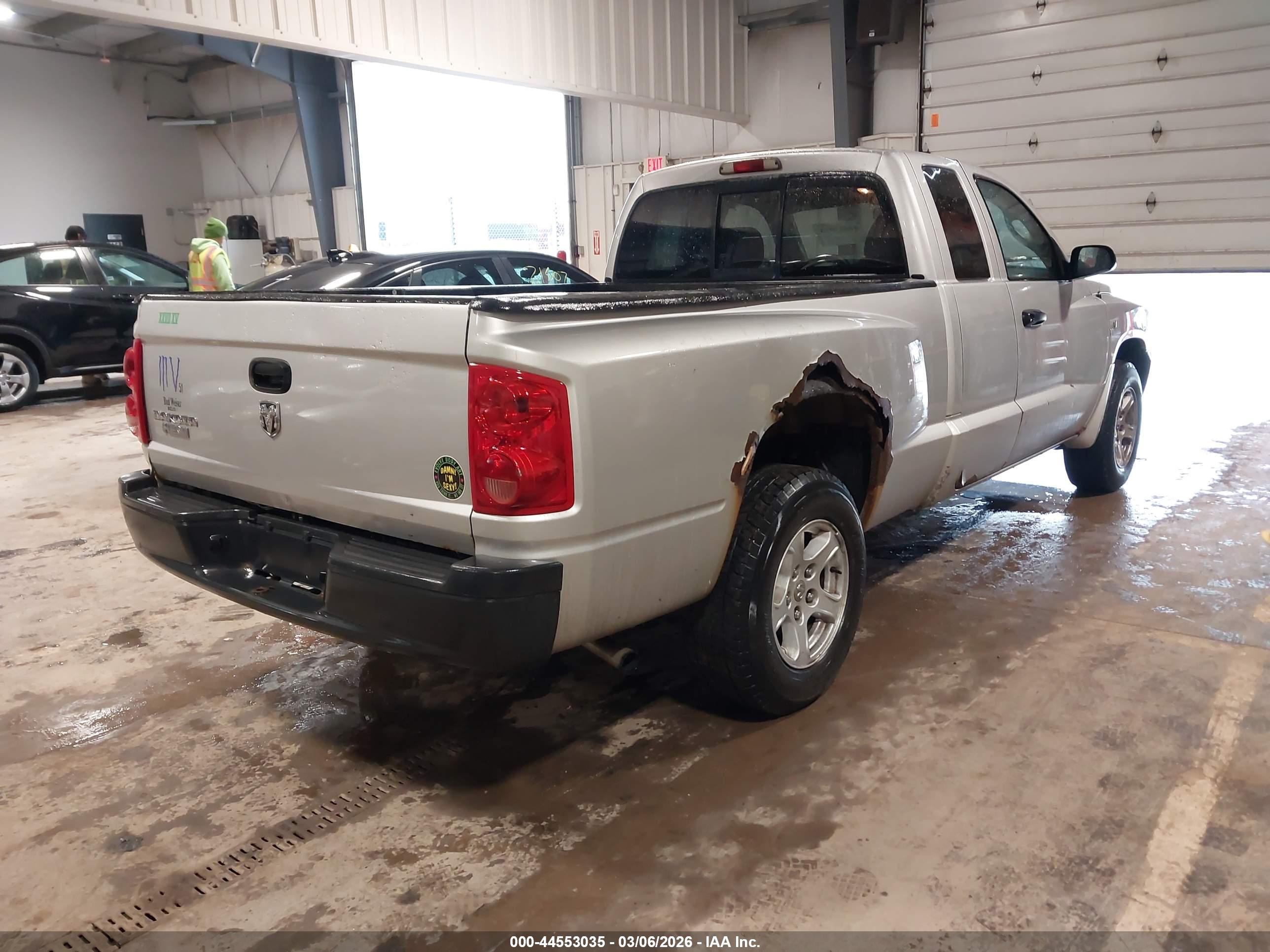 DODGE DAKOTA image 4