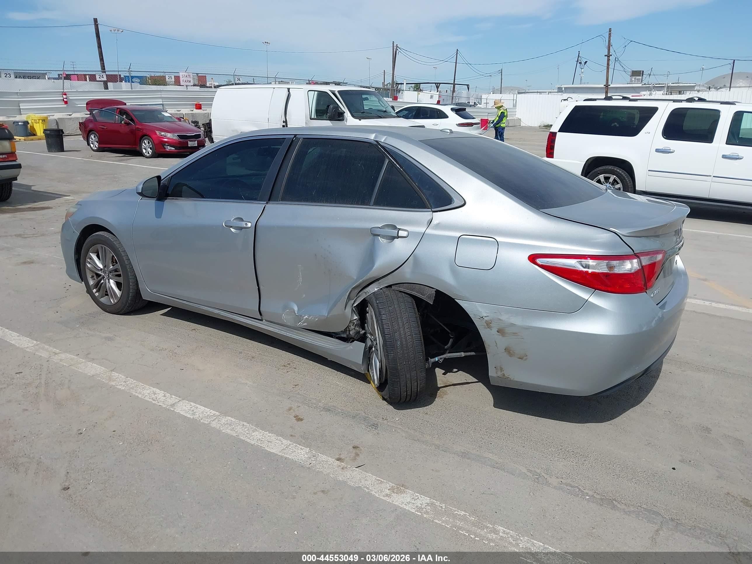 TOYOTA CAMRY image 3