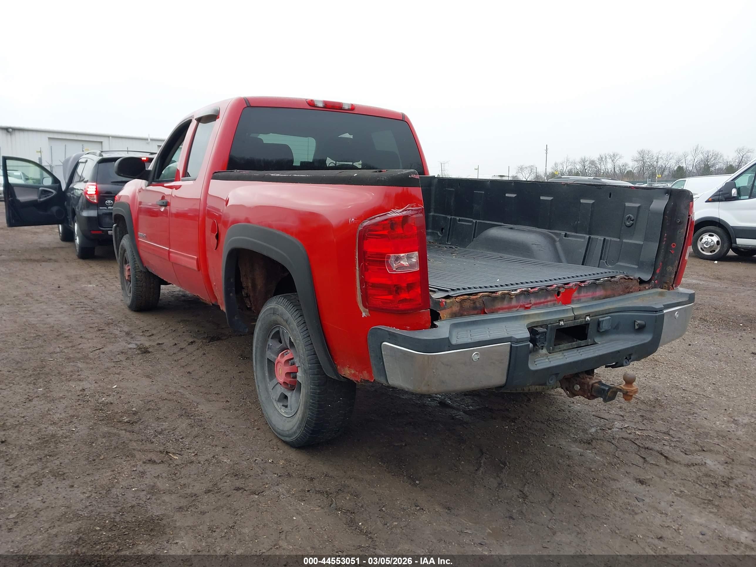 CHEVROLET SILVERADO image 3