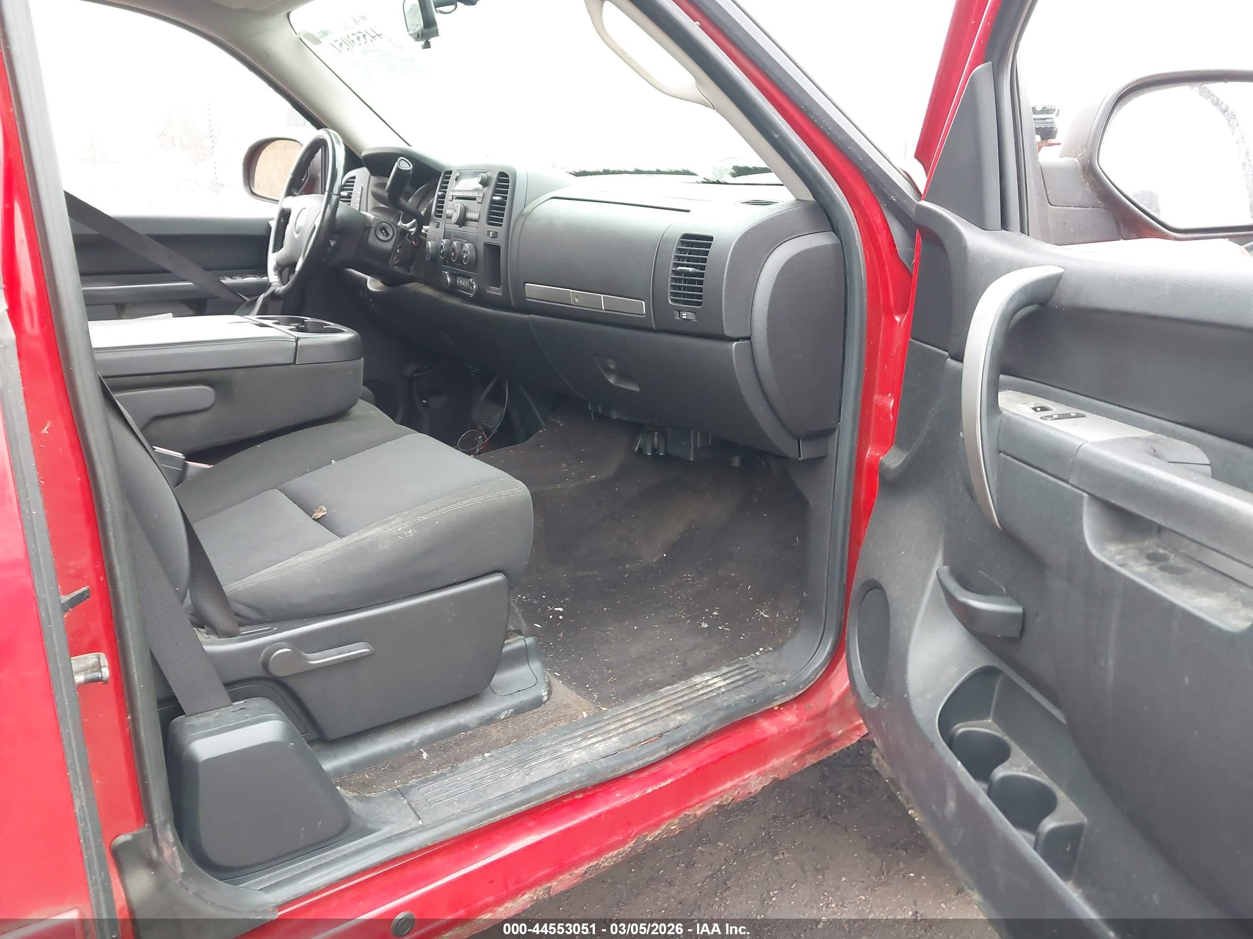 CHEVROLET SILVERADO image 5
