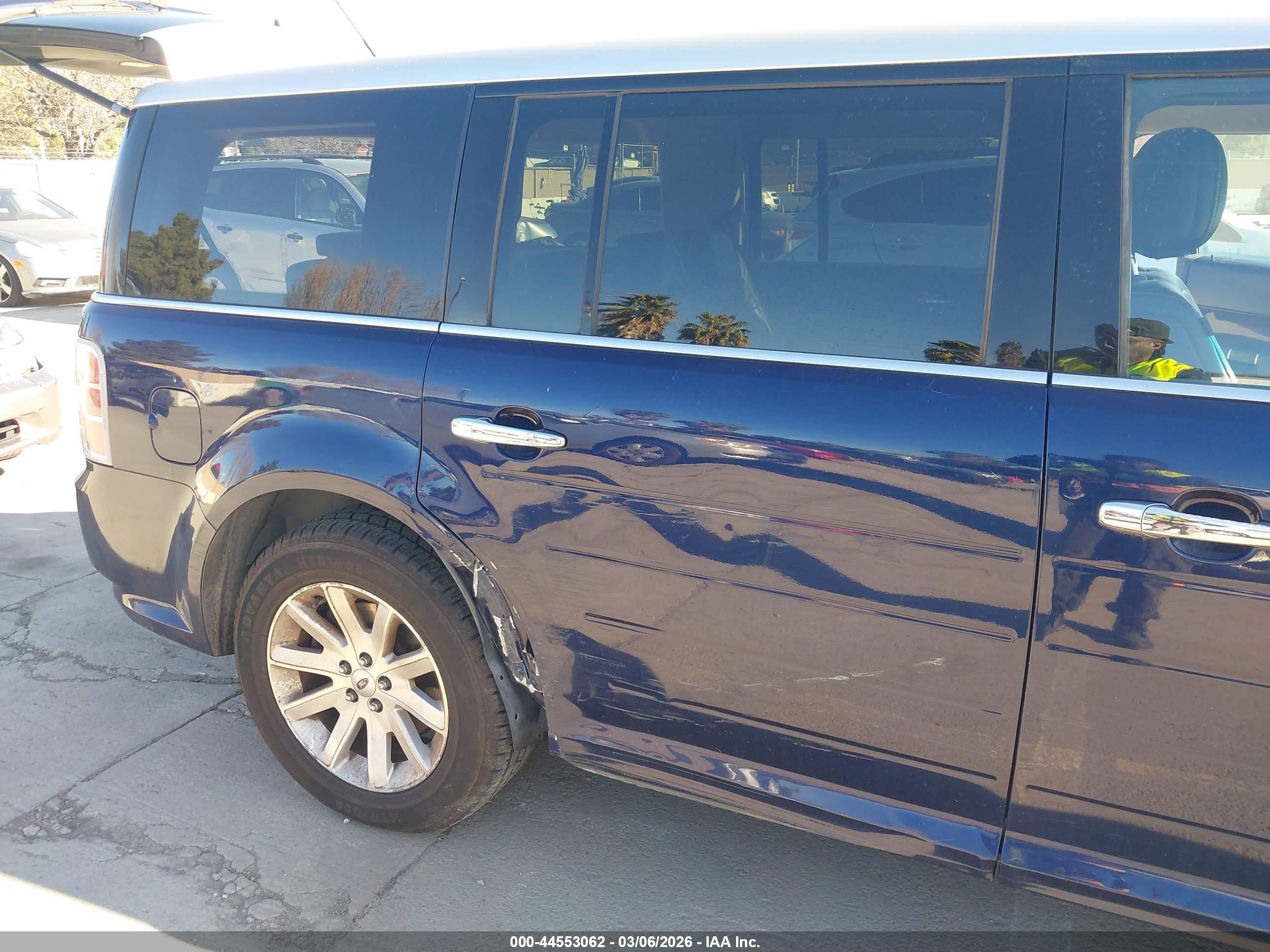 FORD FLEX image 6