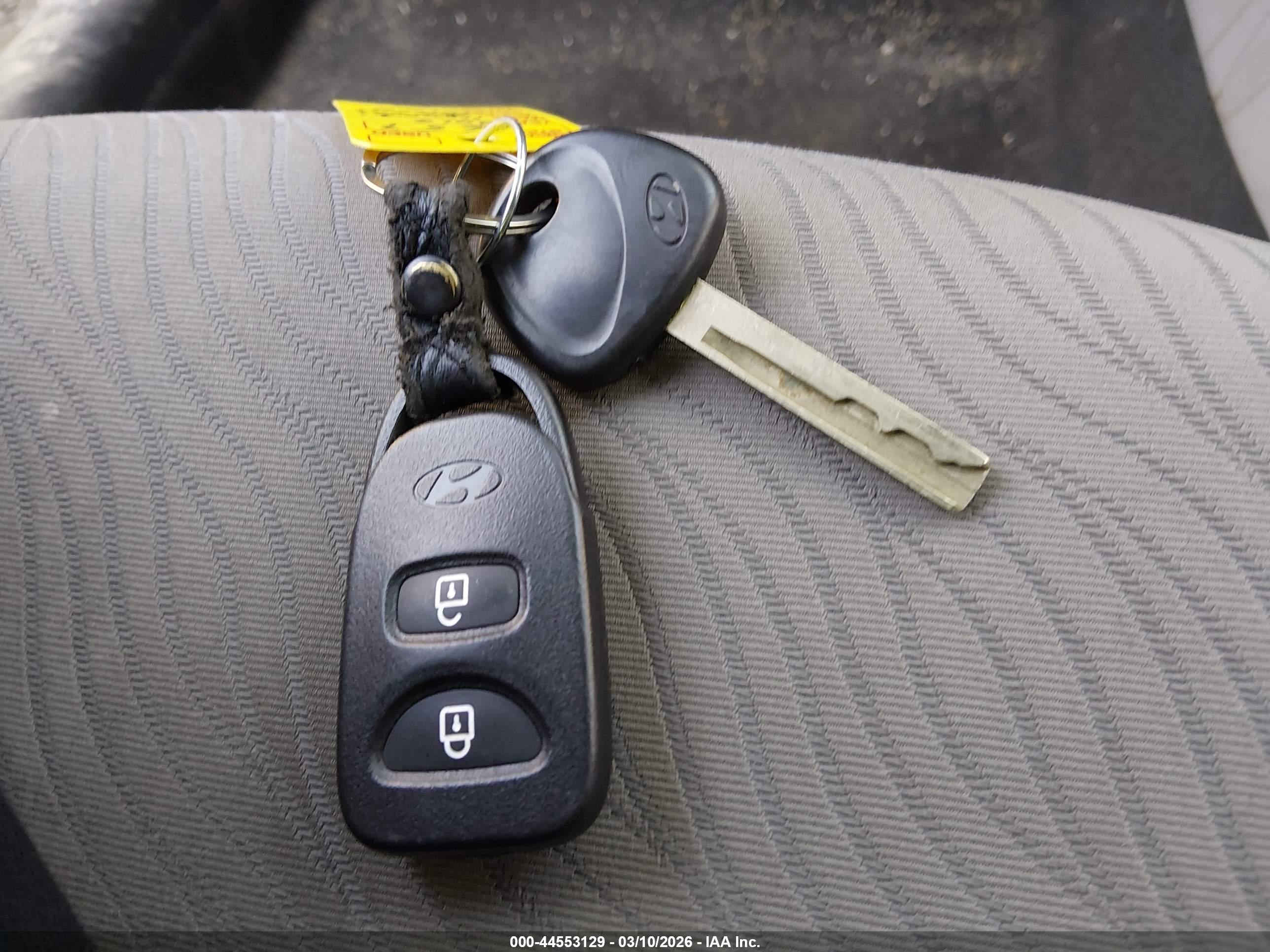 HYUNDAI ACCENT image 11