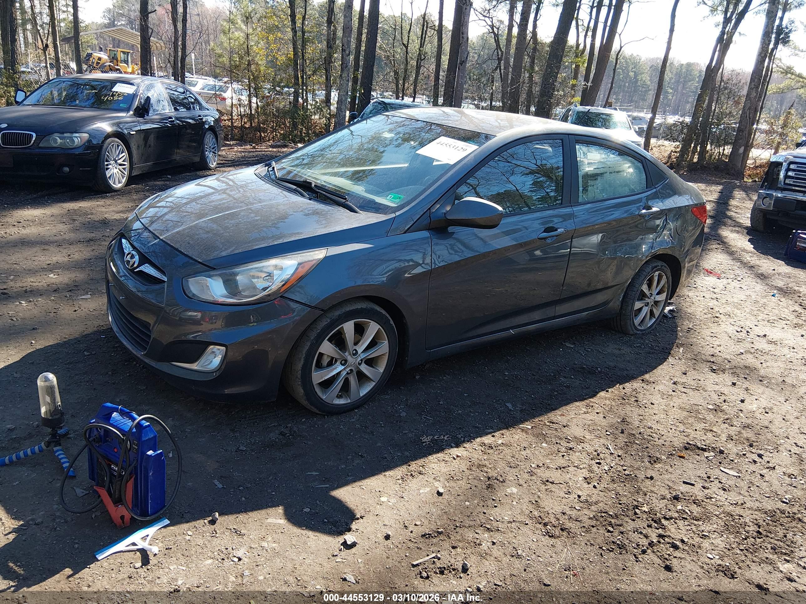 HYUNDAI ACCENT image 2