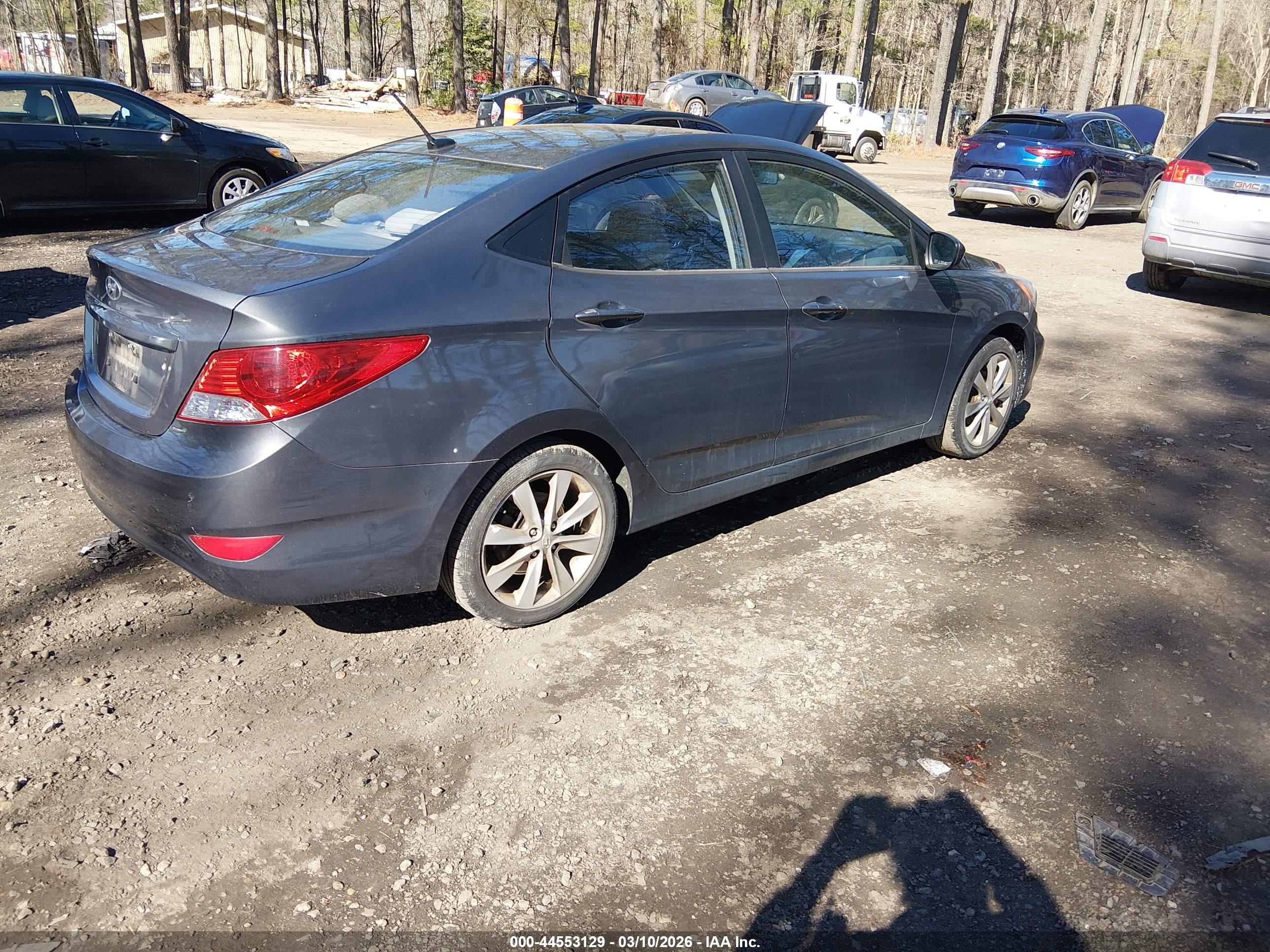 HYUNDAI ACCENT image 4