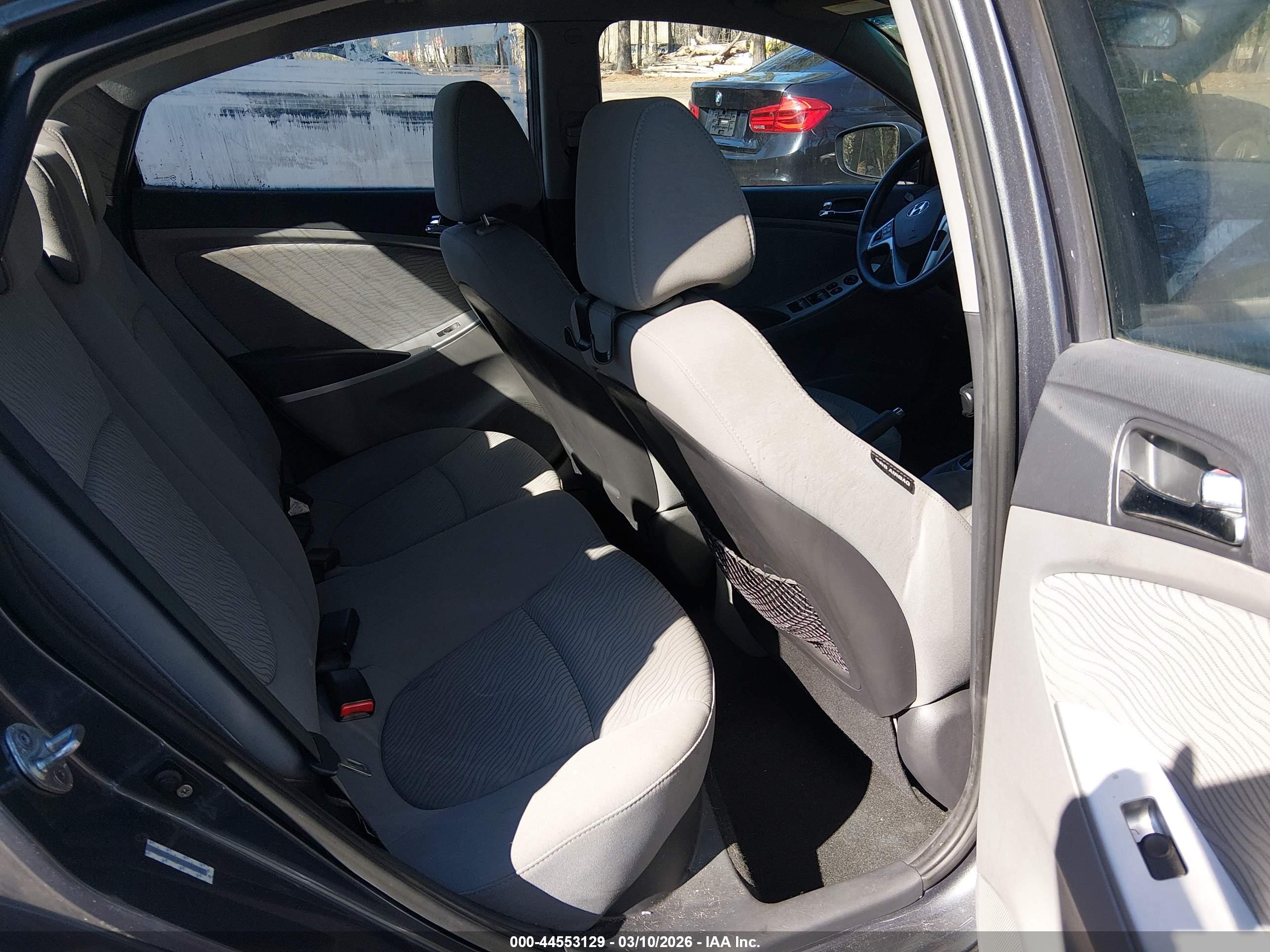 HYUNDAI ACCENT image 8