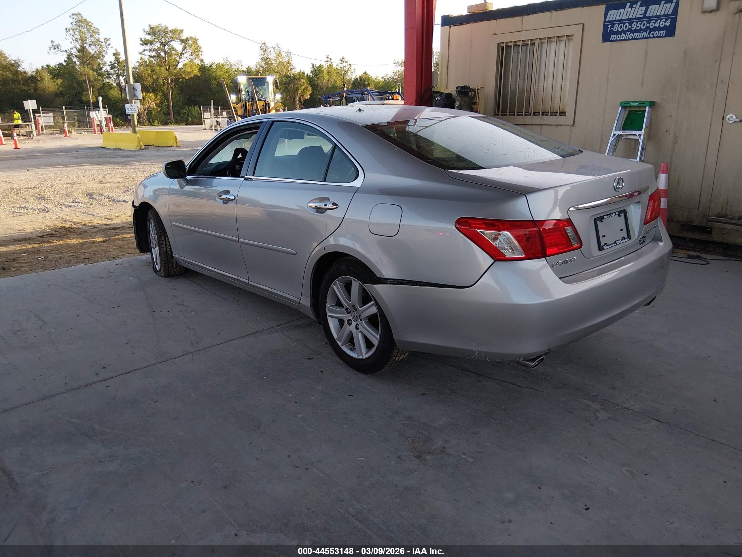 LEXUS ES image 3