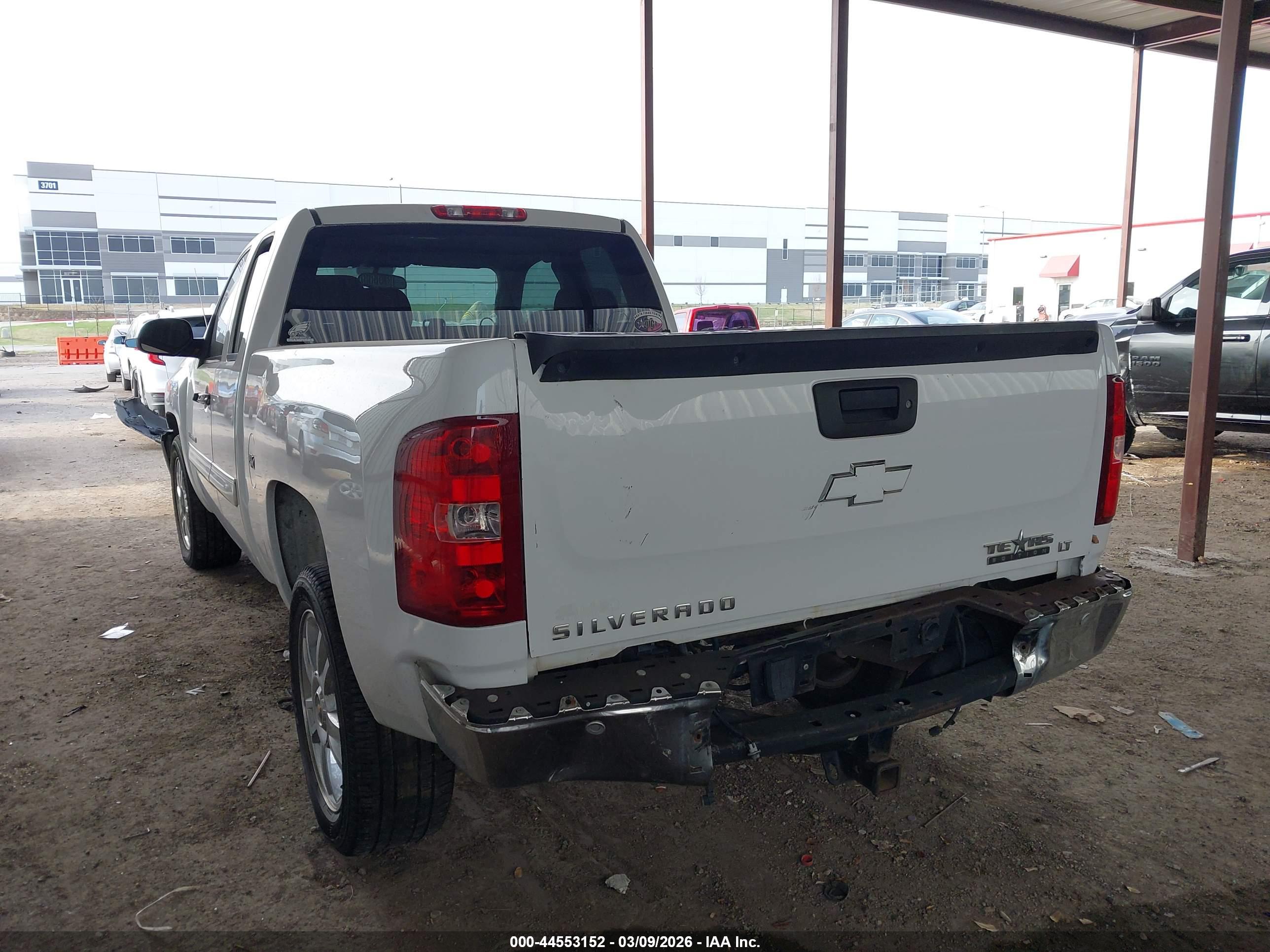 CHEVROLET SILVERADO image 3