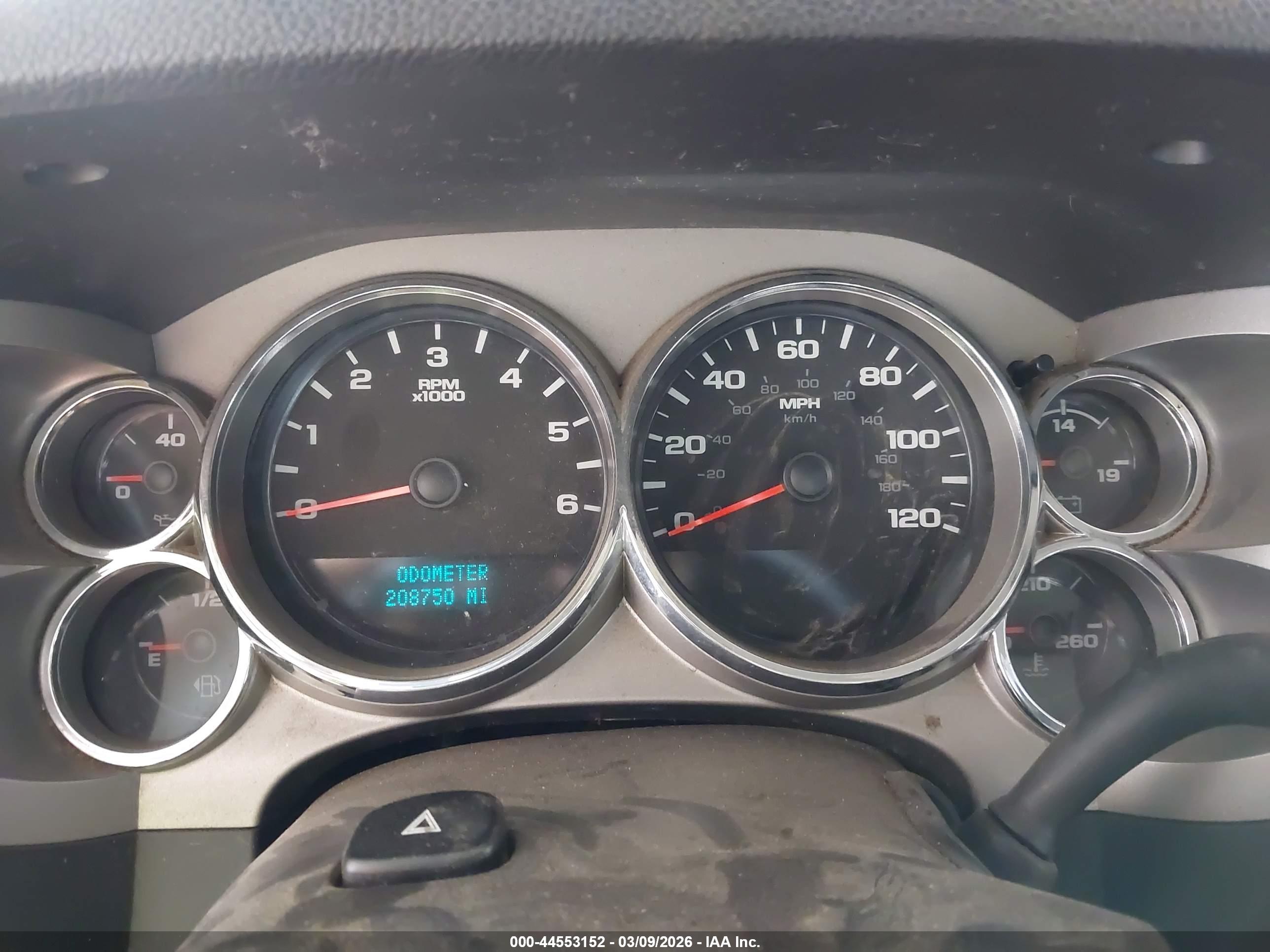 CHEVROLET SILVERADO image 7