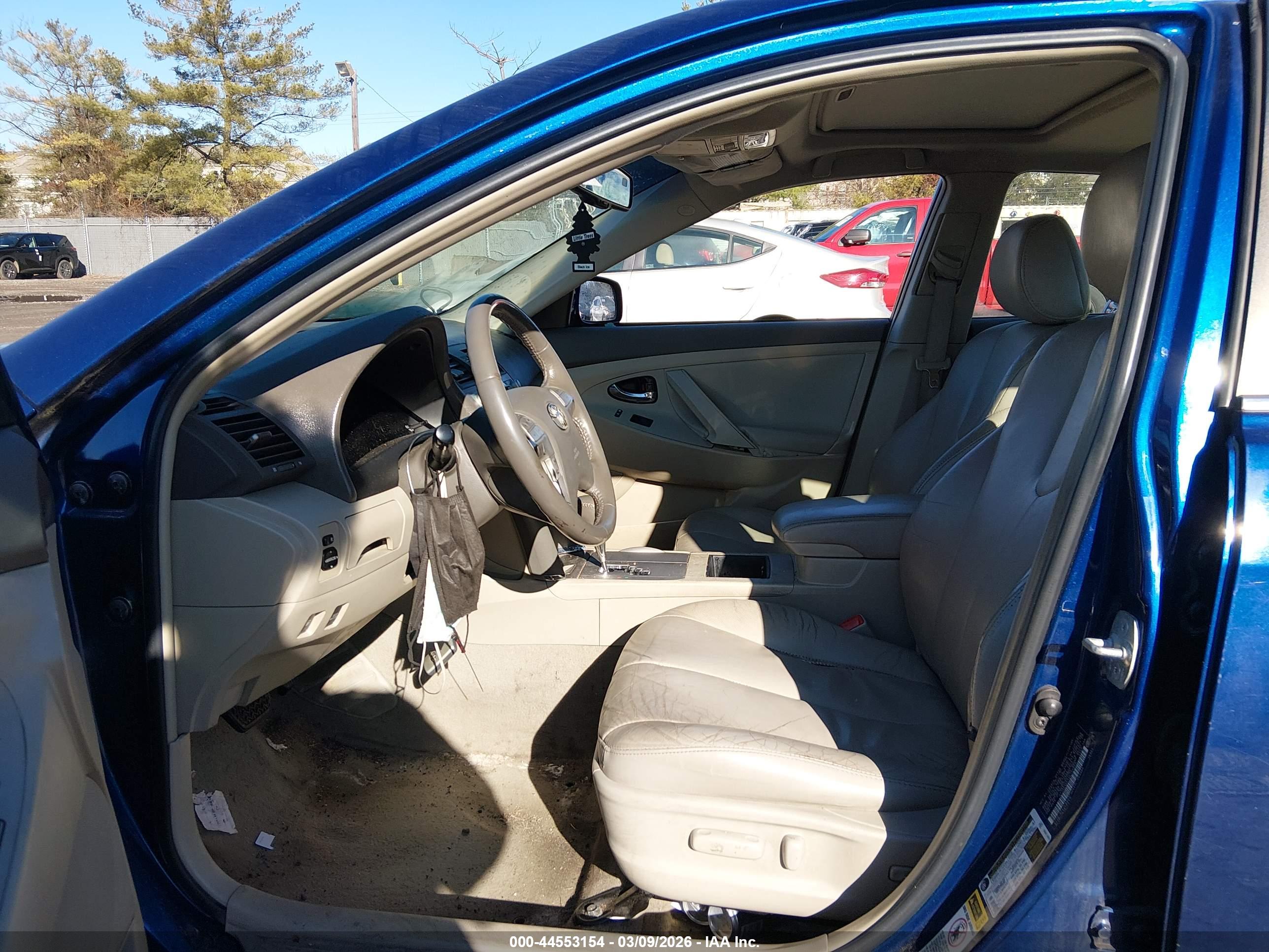 TOYOTA CAMRY image 5
