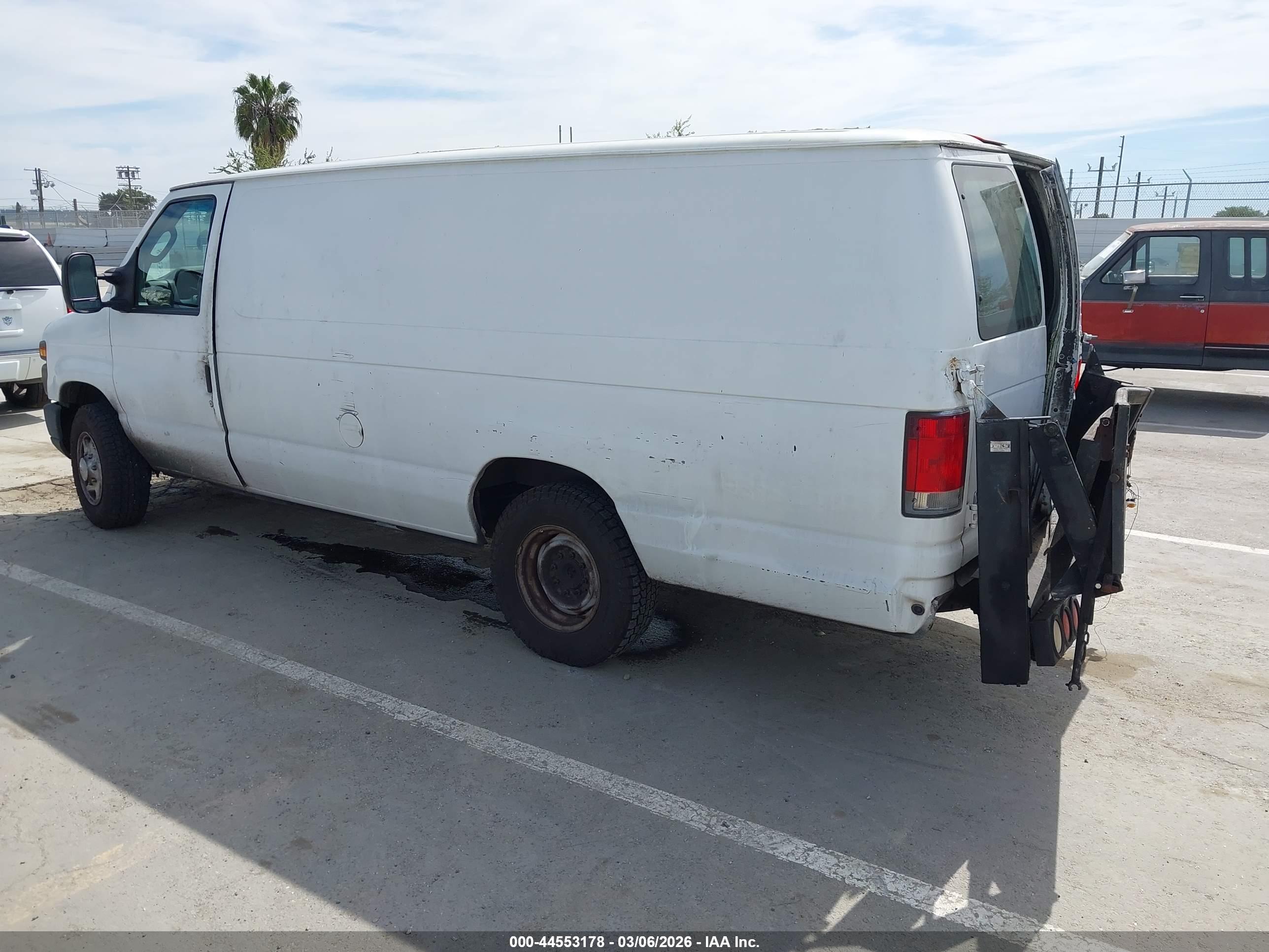 FORD E-250 image 3