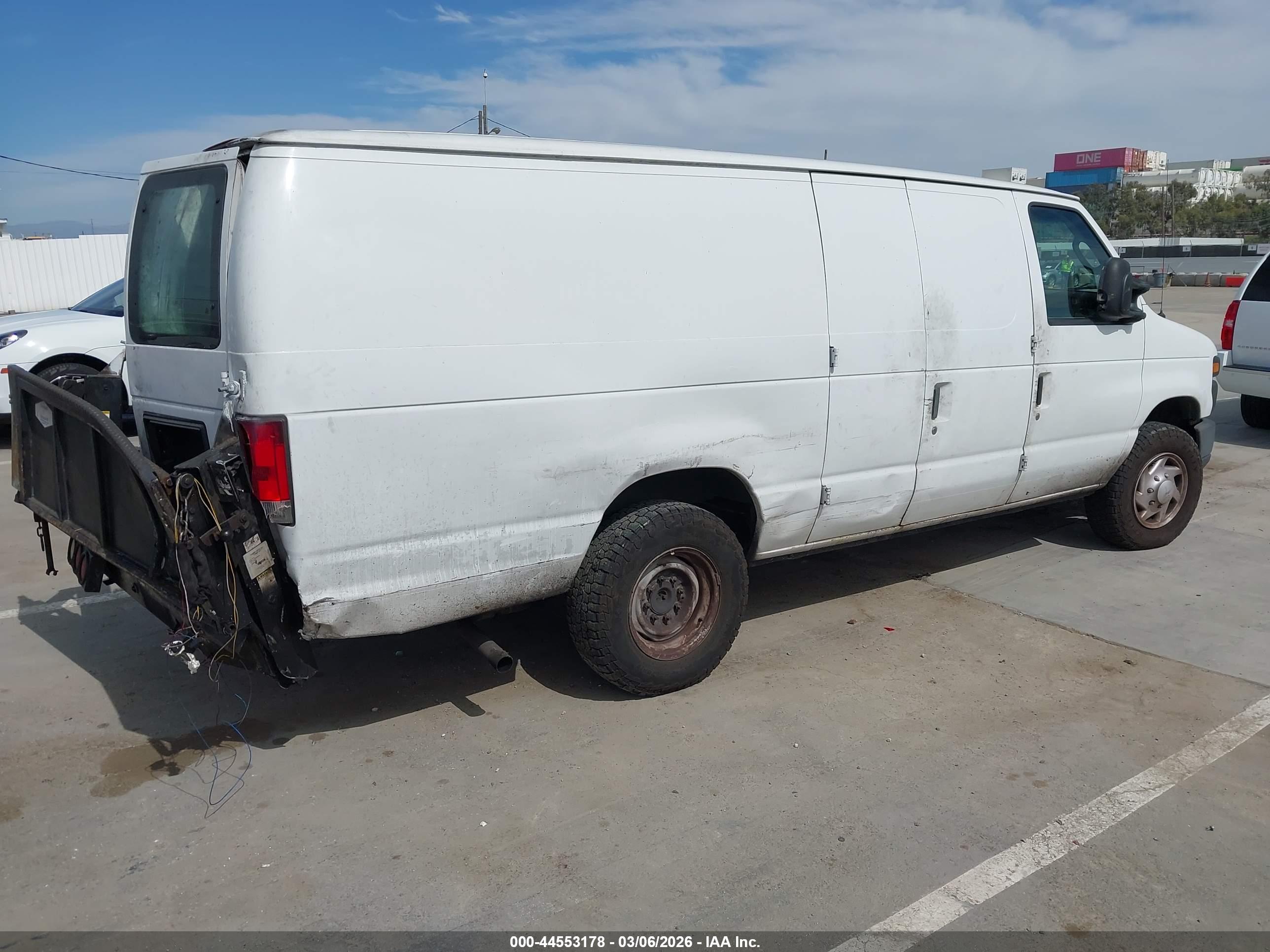 FORD E-250 image 4