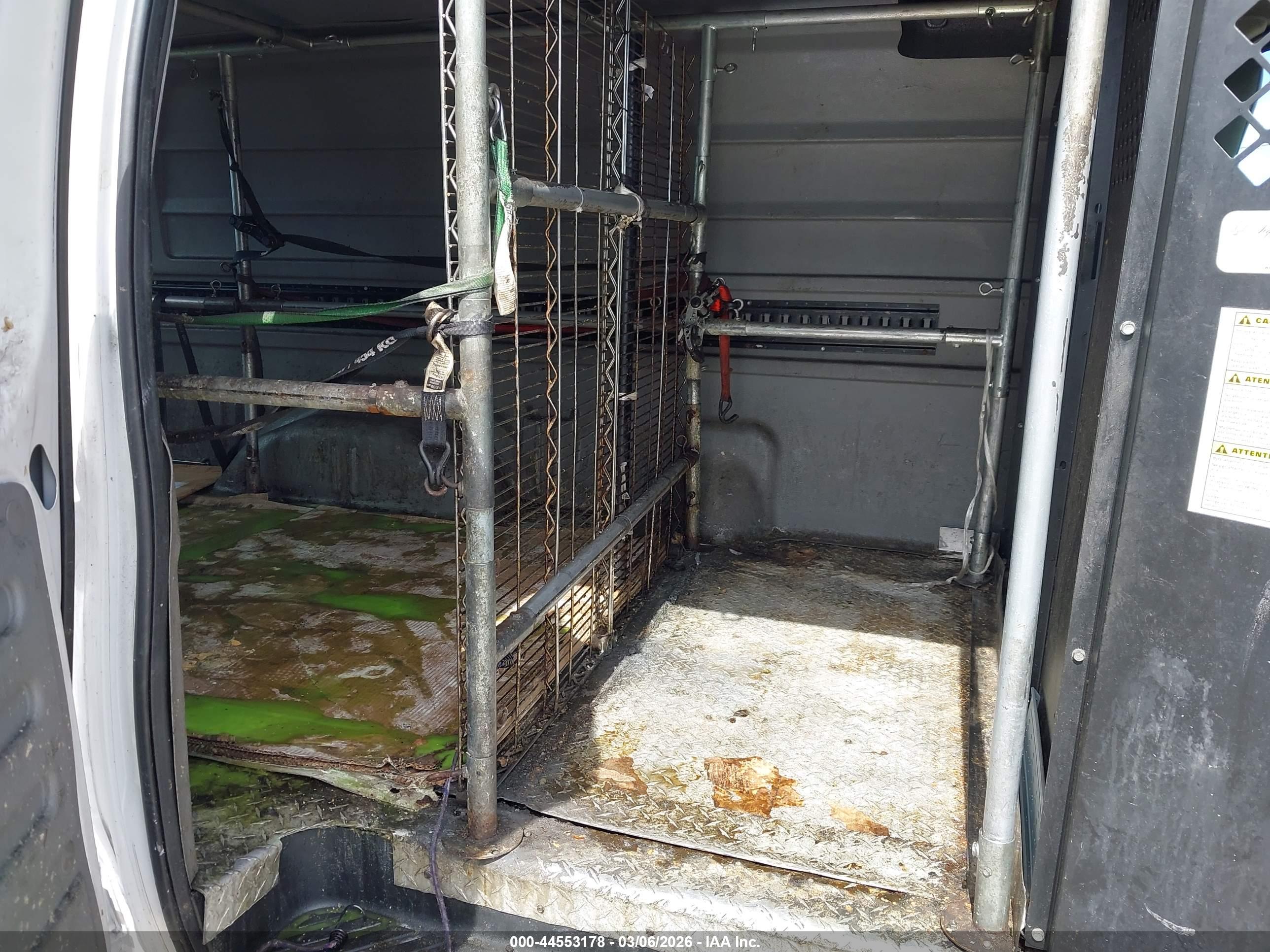 FORD E-250 image 8