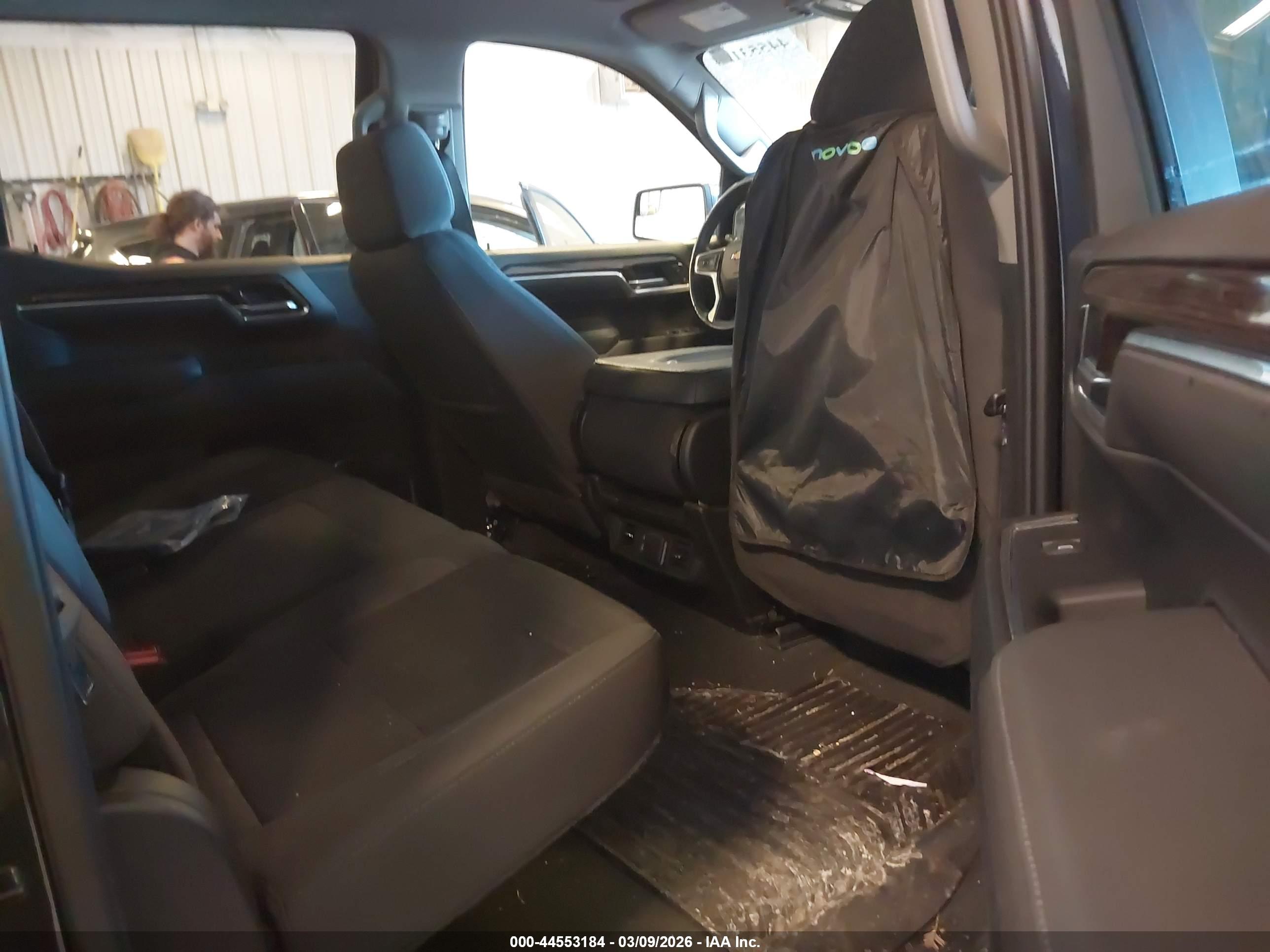 CHEVROLET SILVERADO image 8