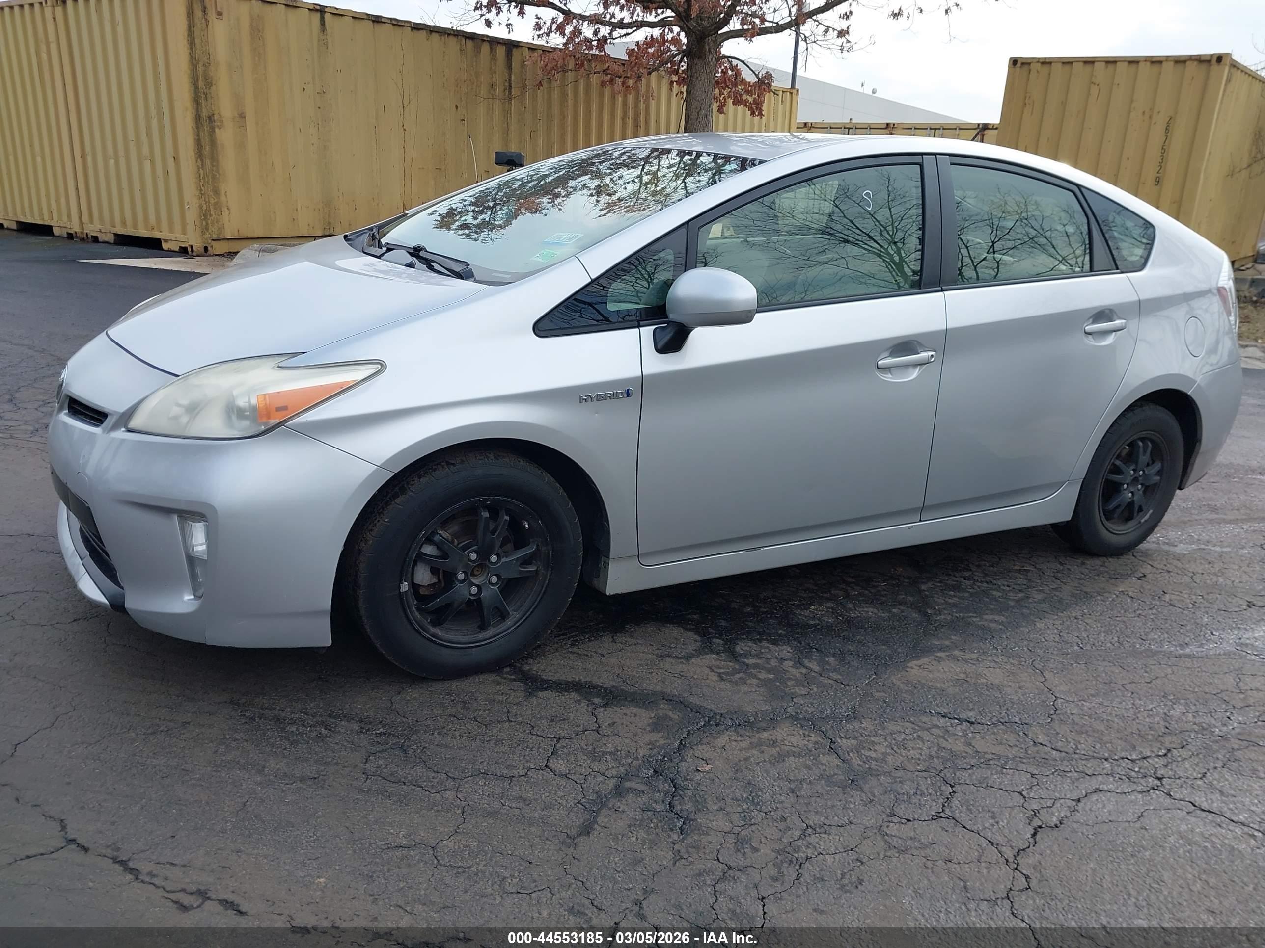 TOYOTA PRIUS image 2