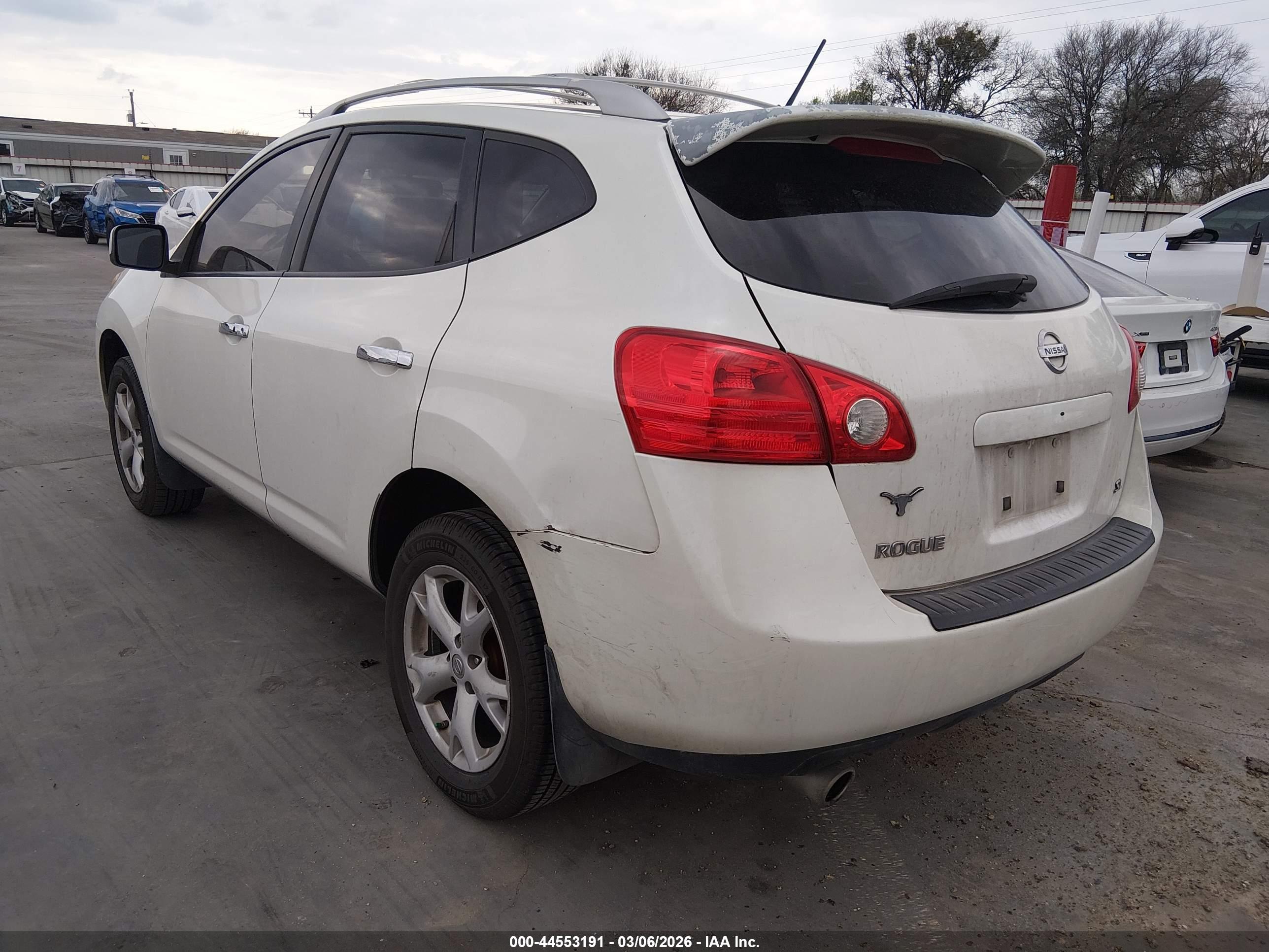 NISSAN ROGUE image 3
