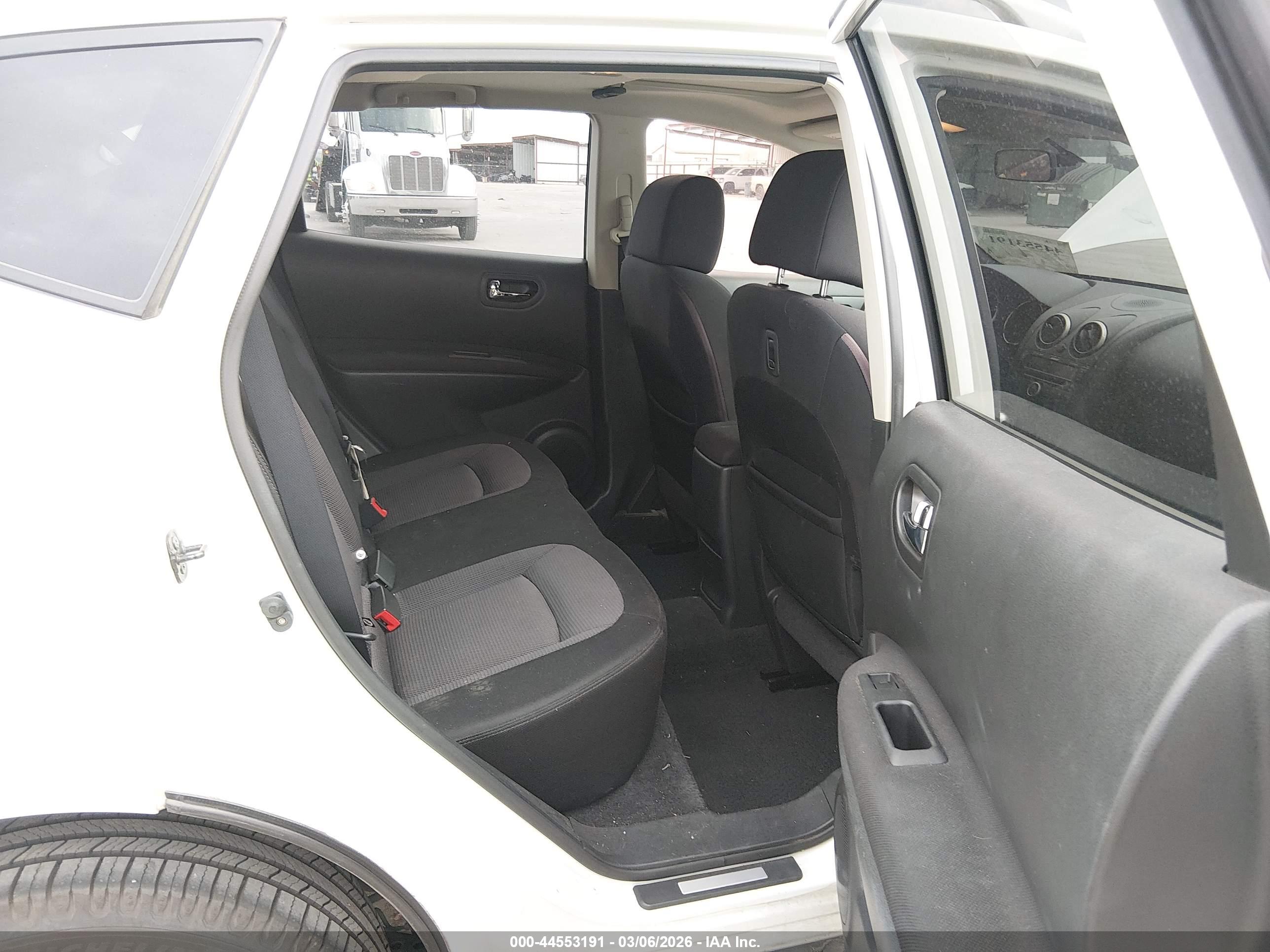 NISSAN ROGUE image 8