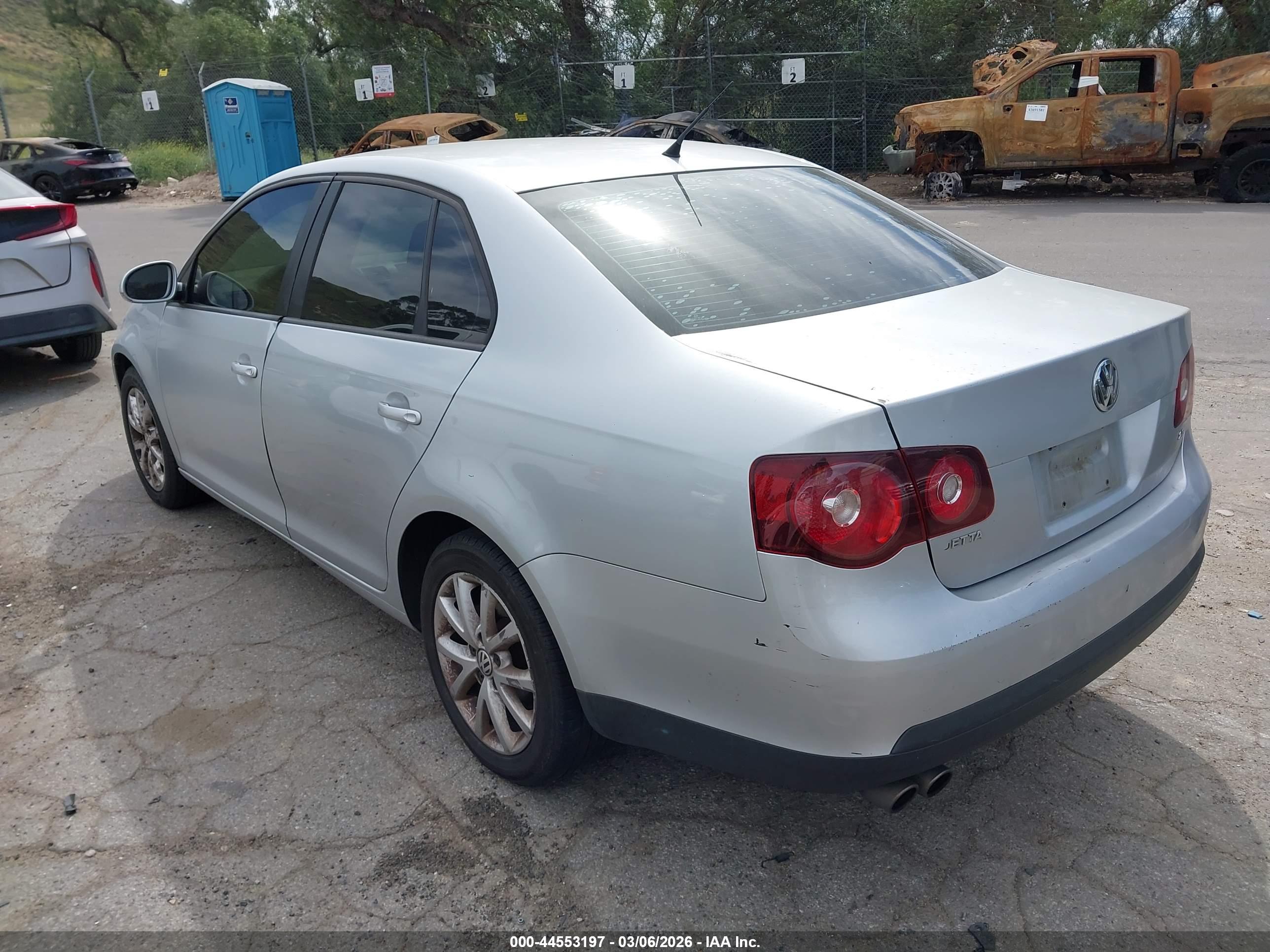 VOLKSWAGEN JETTA image 3