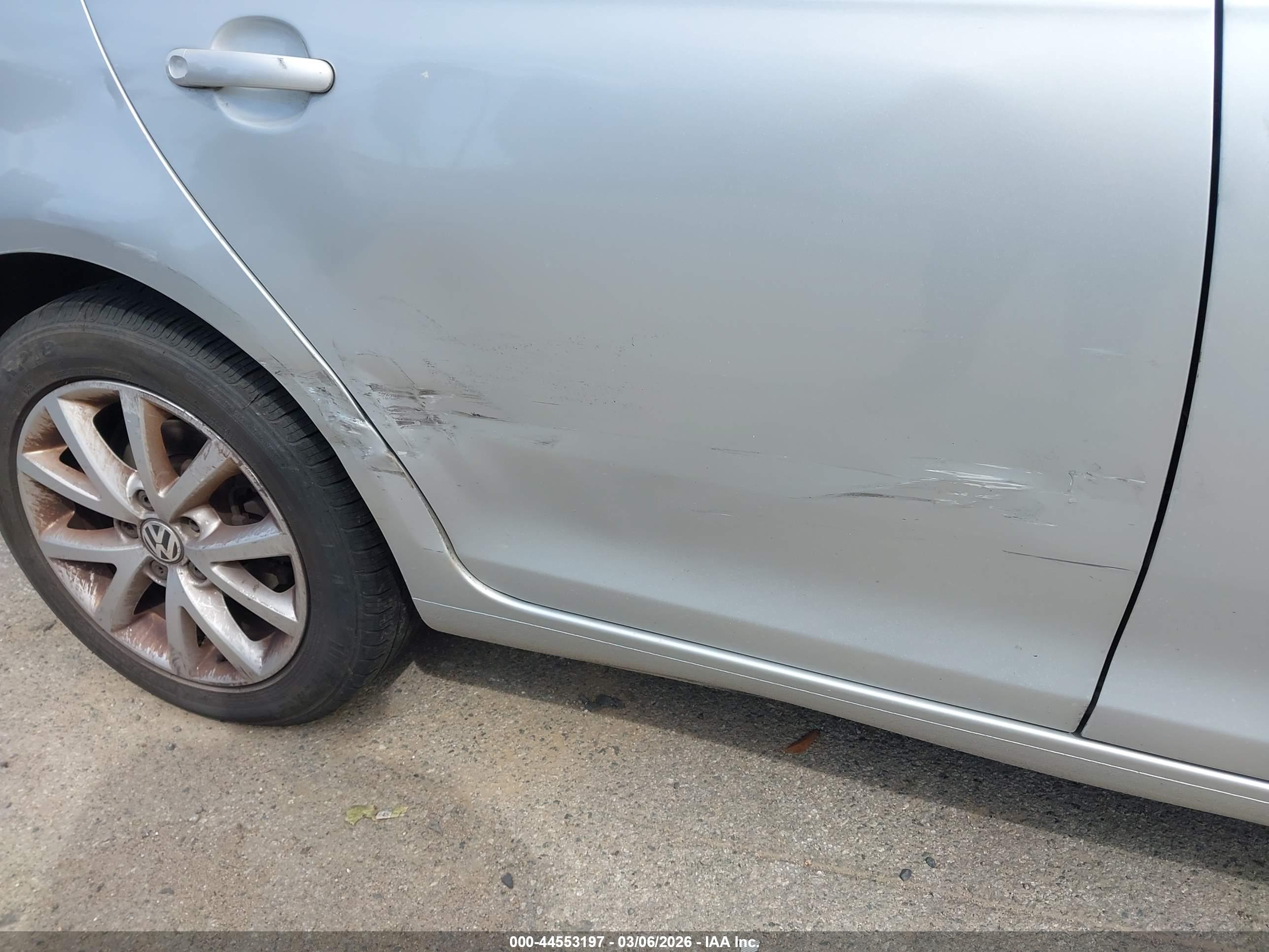 VOLKSWAGEN JETTA image 6