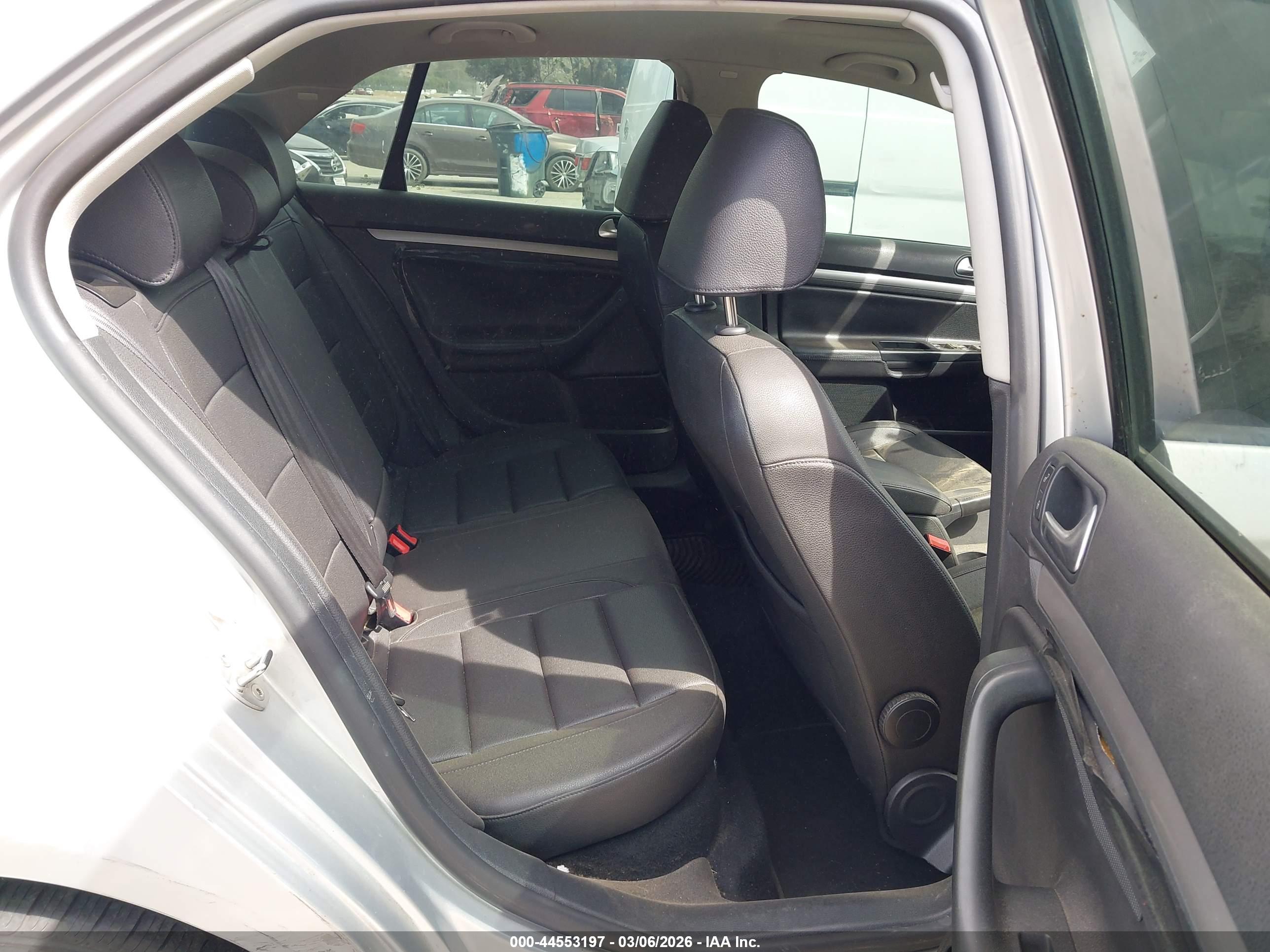 VOLKSWAGEN JETTA image 8